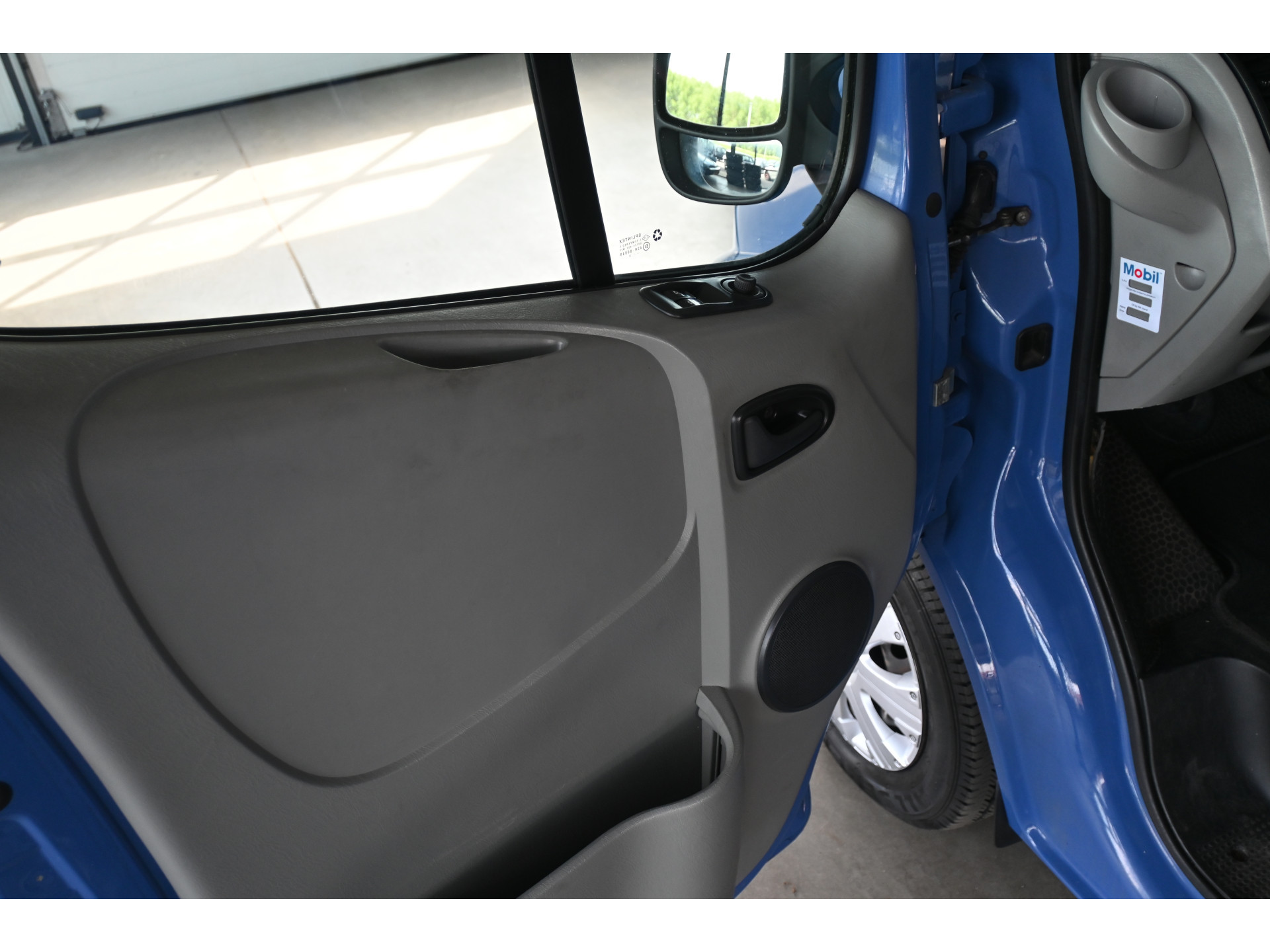 Opel Vivaro Combi 2.5 CDTI L1H1 Automaat 9 Persoons Airco Trekhaak Rijklaarprijs! Inruil Mogelijk!