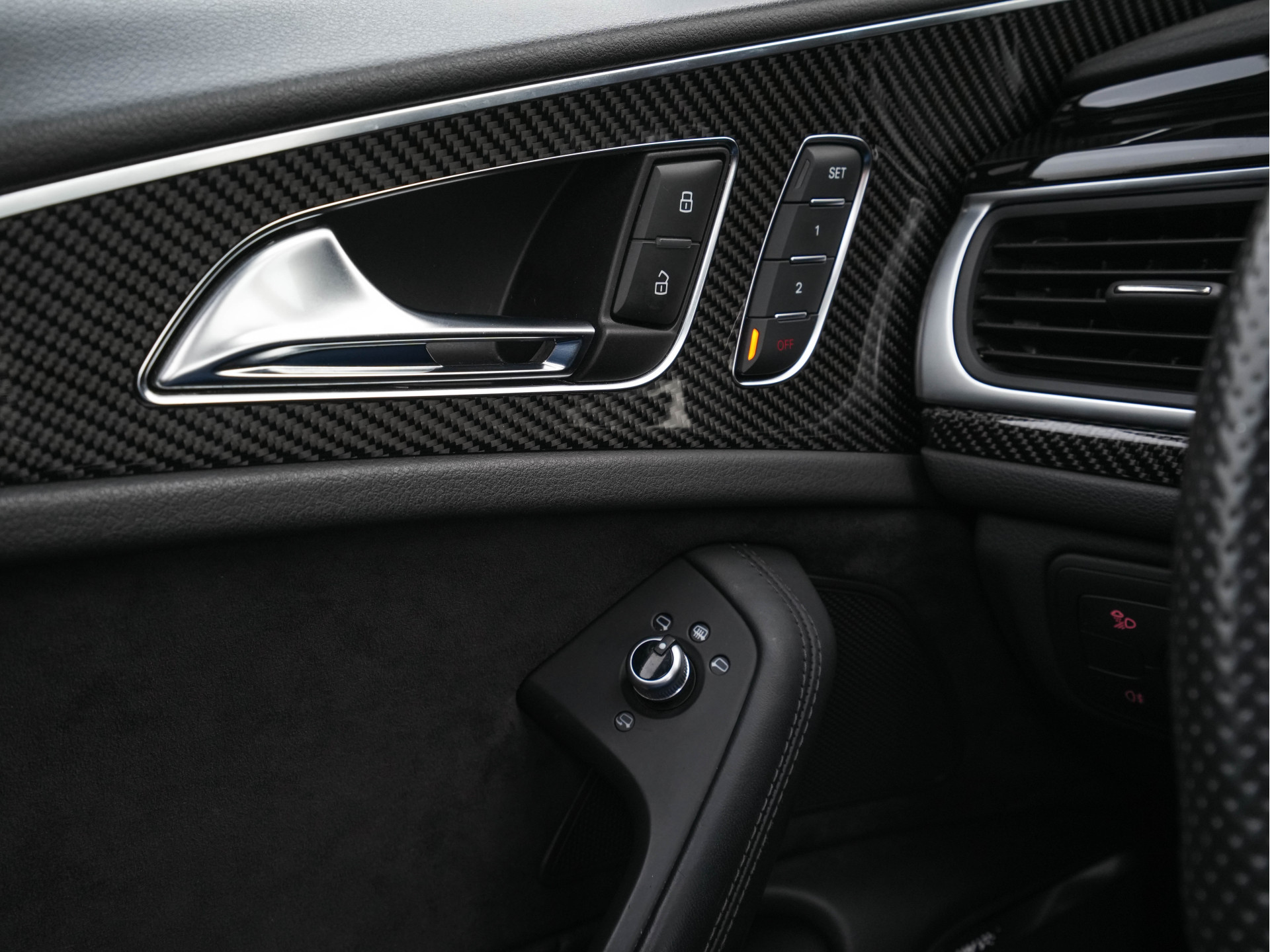 Audi RS6 Avant 4.0 TFSI Quattro *MILLITEK-EXHAUST | CERAMIC-BRAKES | PANO | LEATHER-ALCANTARA | FULL-LED | TOP-VIEW | BLIS | MEMORY-PACK | CARBON-INT. | BOSE-SOUND | LANE-ASSIST | KEYLESS | DAB+ | SPORT-SEATS | SHIFT-PADDLE