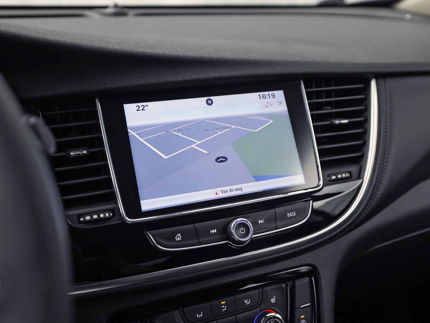 Opel Mokka X 1.4 Turbo Innovation Sport (GROOT NAVI, APPLE CARPLAY, STUUR/STOELVERWARMING, TREKHAAK, LEDER, CRUISE, LM VELGEN, NIEUWE APK)