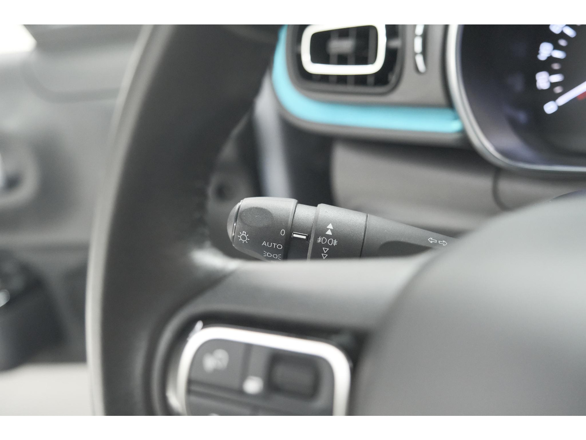 Citroen C3 PureTech 110 EAT6 Shine | Camera | Navigatie | Parkeersensoren | Apple Carplay | 17 Inch Lichtmetalen Velgen
