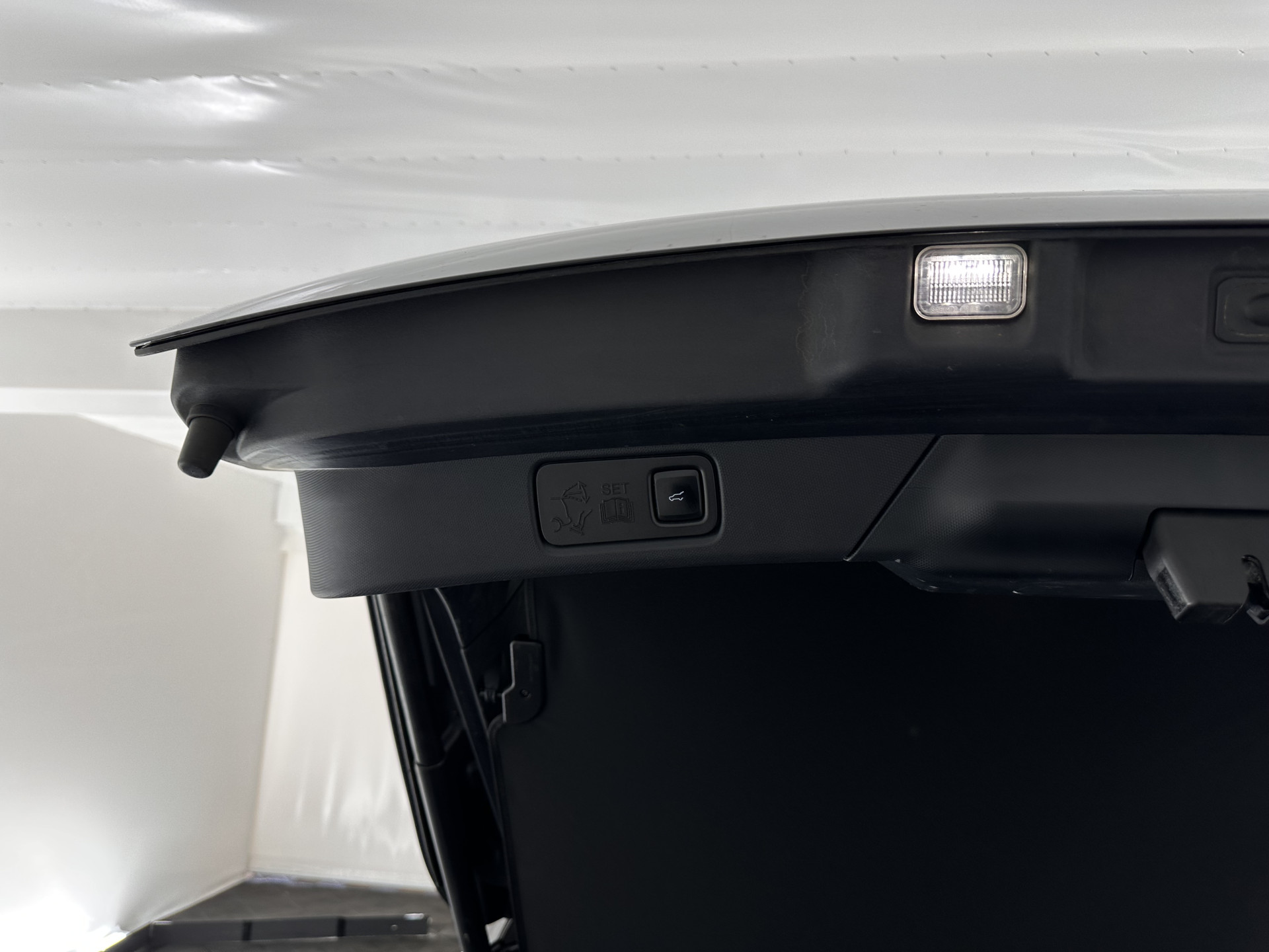 Ford Mustang Mach-E RWD 75 kWh [ 3-Fase-11kW ] {SOH-84%} (INCL-BTW) *LEATHER | FULL-LED | DAB | DIGI-COCKPIT | KEYLESS | NAVI-FULLMAP | CARPLAY | HEATED-COMFORTSEATS | TOPVIEW | ADAPTIVE-CRUISE | PRIVACY-GLASS | 18'' ALU*