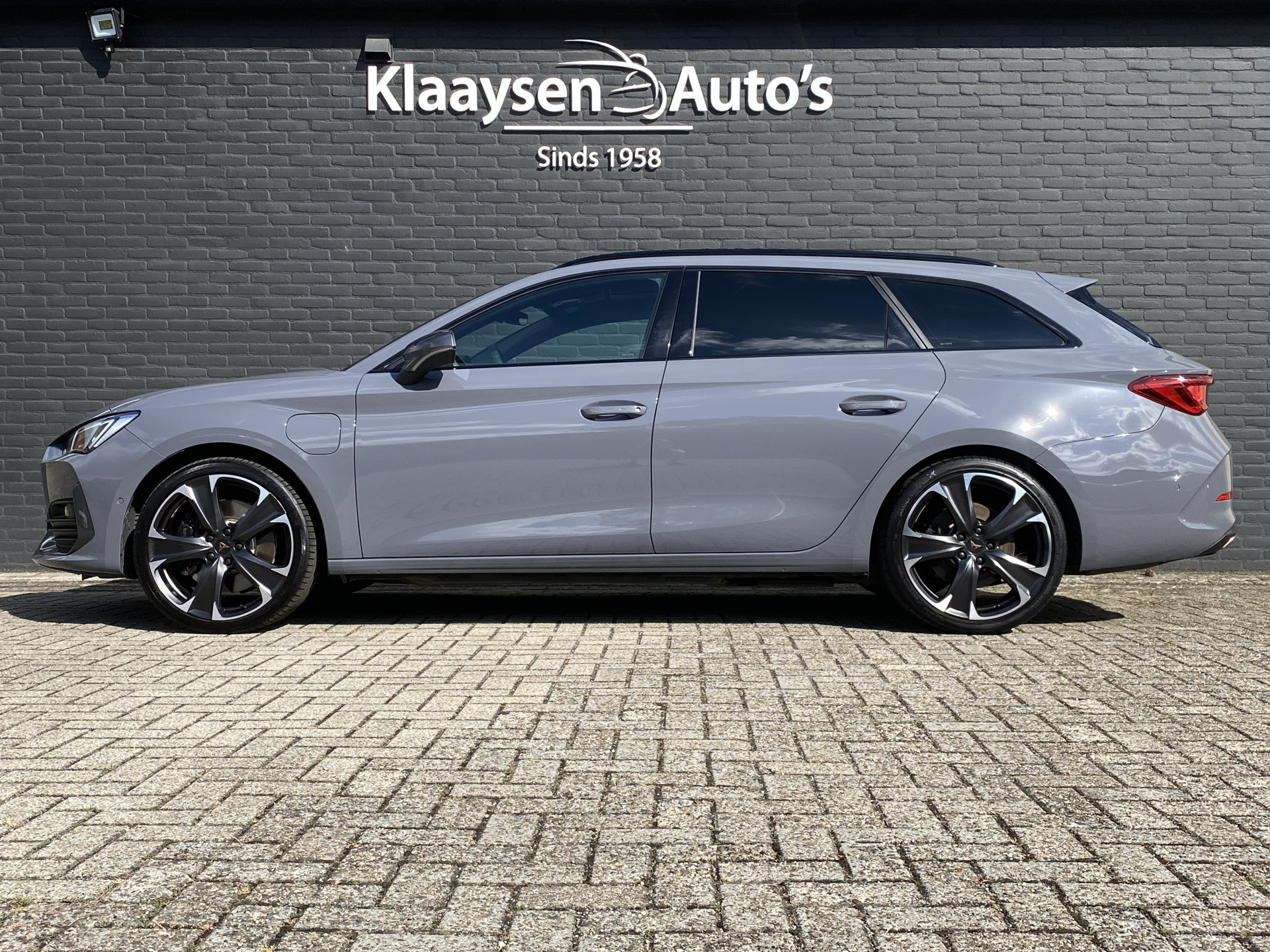 CUPRA Leon Sportstourer 1.4 e-Hybrid VZ Performance 245 pk | 1e eigenaar | dealer onderh. | panoramadak | elektr. a. klep | kuipstoelen