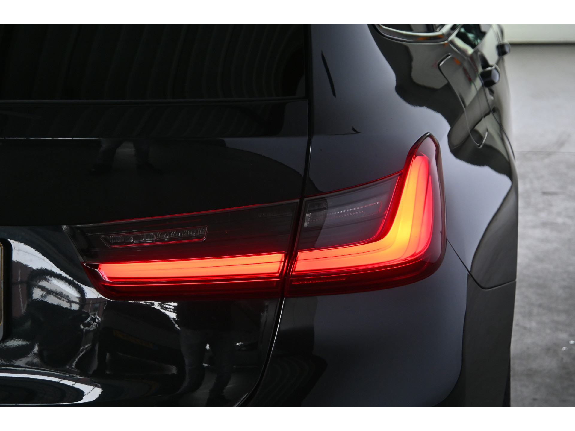 BMW 3-serie Touring 320e M-Sport Clima Cruise CarPlay LED Leder Navigatie 100% Onderhouden! Inruil Mogelijk!