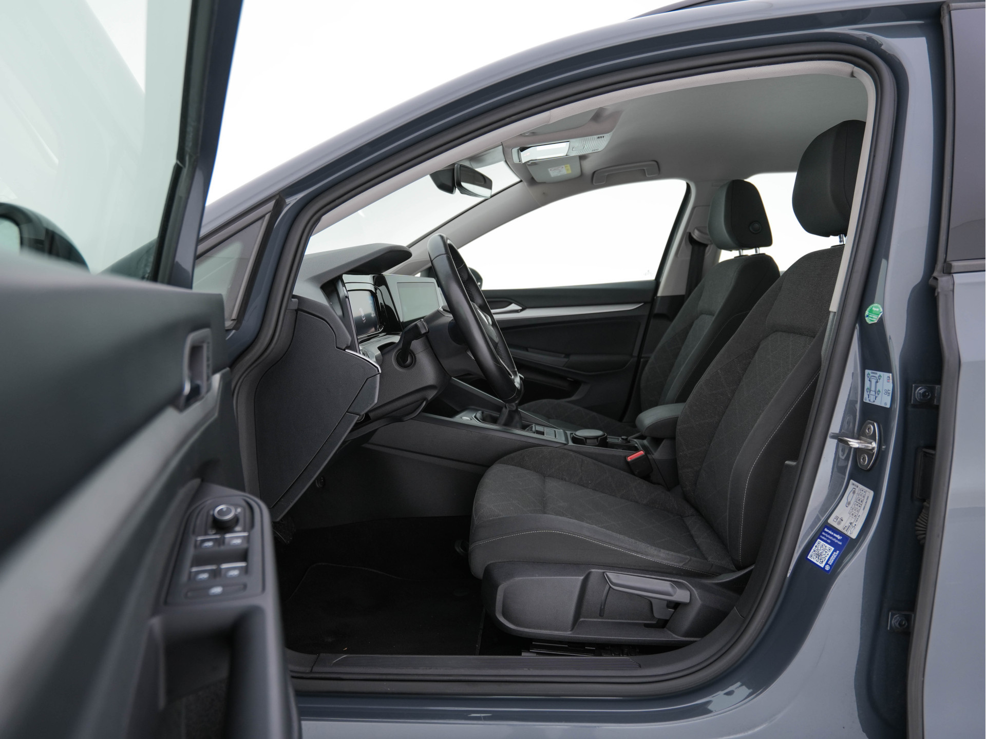 Volkswagen Golf Variant 2.0 TDI Life Business (INCL-BTW)  *FULL-LED | DIGI-COCKPIT | NAVI-FULLMAP | HEATED-COMFORTSEATS | KEYLESS | DAB+ | CARPLAY | ECC | AMBIENT-LIGHT | PDC | 16''ALU*