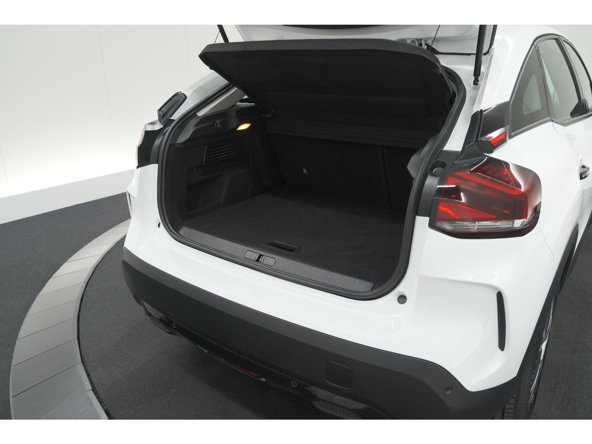Citroen Ë-C4 Live 50 kWh | 11 KW lader | 93,1% SOH | Apple Carplay | Parkeersensoren | LED