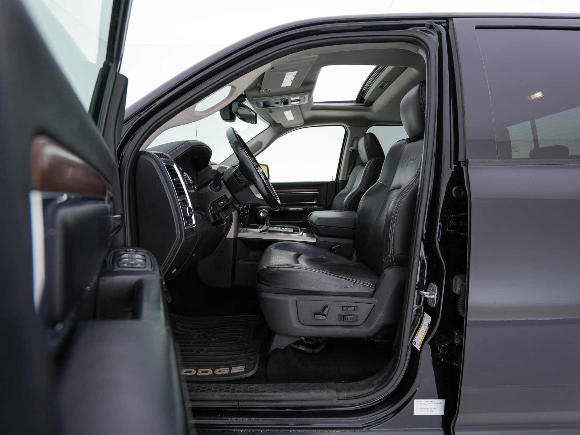 Dodge Ram 1500 HEMI 5.7 V8 4x4 Quad Cab 6'4 [ 5-Pers. ] Aut. *PANO | LEATHER | XENON | ALPINE-AUDIO | DAB+ | NAVI-FULLMAP | KEYLESS | CAMERA | HEATED-COMFORTSEATS | ECC | PDC | CRUISE | TOWBAR | 20''ALU*