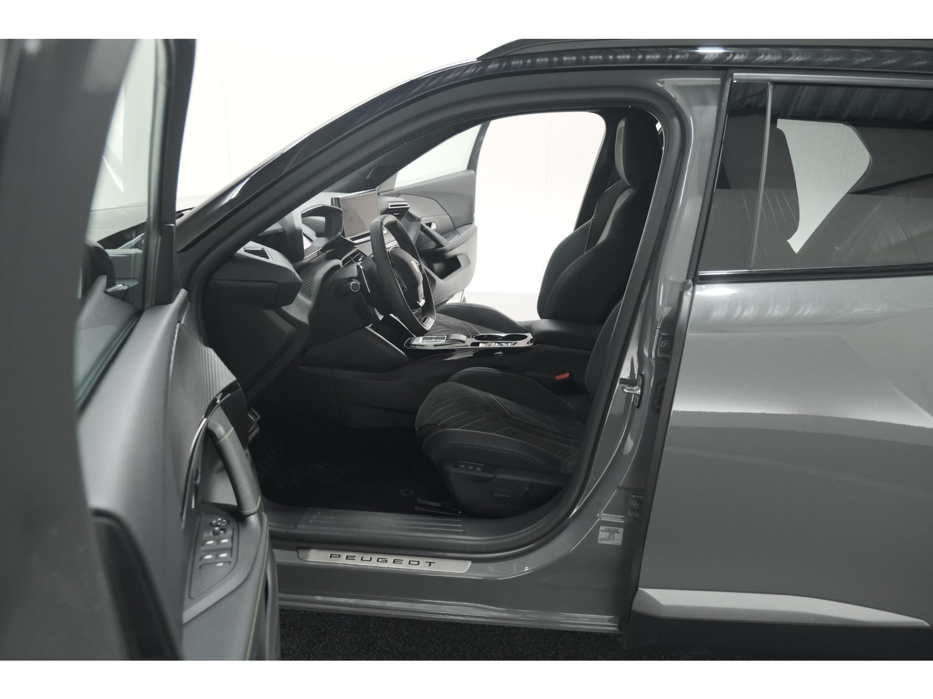 Peugeot 2008 PureTech 130 EAT8 GT | 360 Camera | Stoelmassage | Adaptieve Cruise Control | Dodehoekdetectie