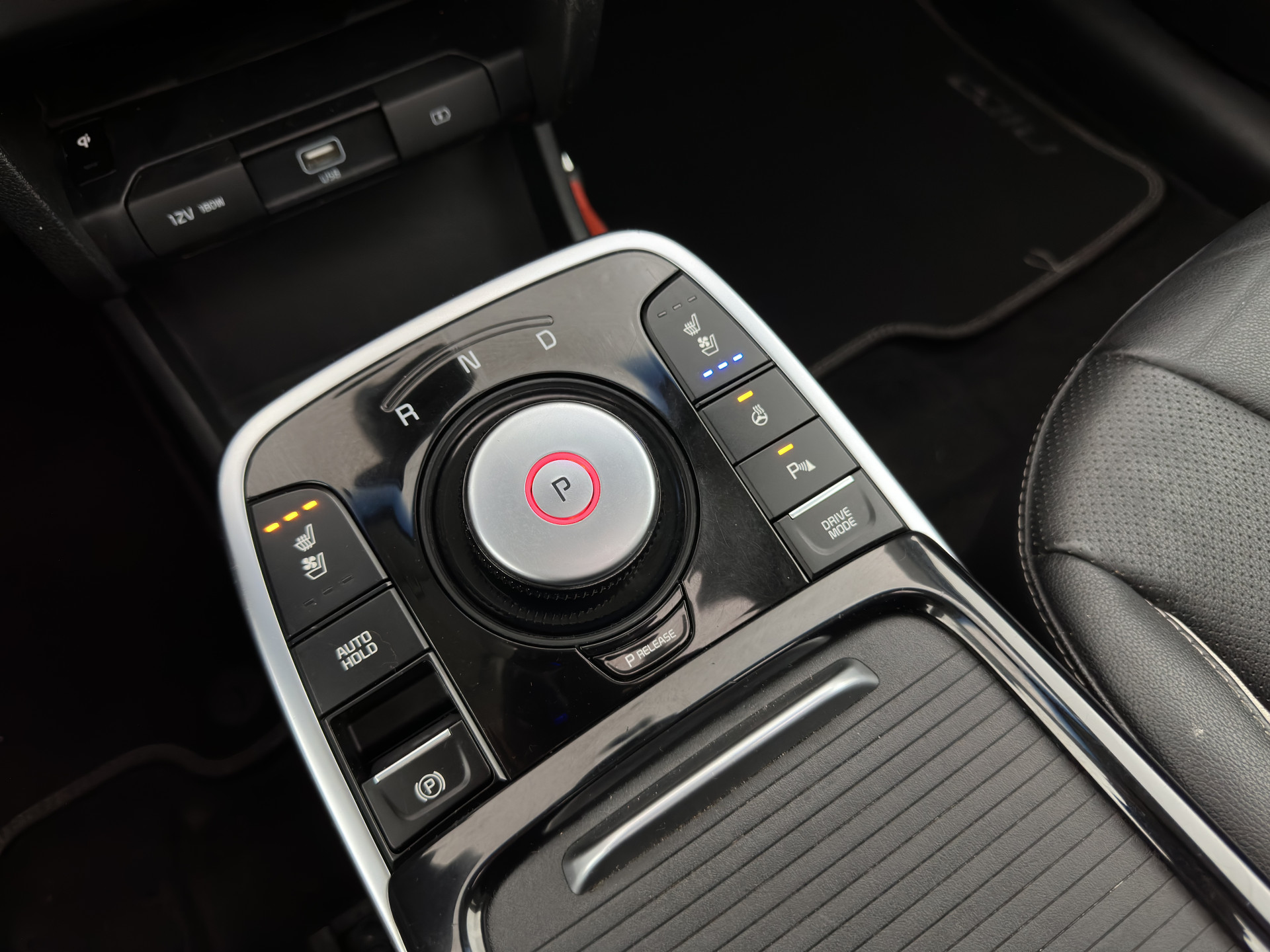 Kia e-Niro ExecutiveLine 64 kWh [ 3-Fase ] {SOH-100%} (INCL-BTW) Aut. *PANO | LEATHER | JBL-AUDIO | FULL-LED | NAVI-FULLMAP | DAB | ADAPTIVE-CRUISE | CAMERA | MEMORY-PACK | LANE-ASSIST | CCS-FASTLOADER | KEYLESS | DIGI-COCKPIT | 17"ALU*