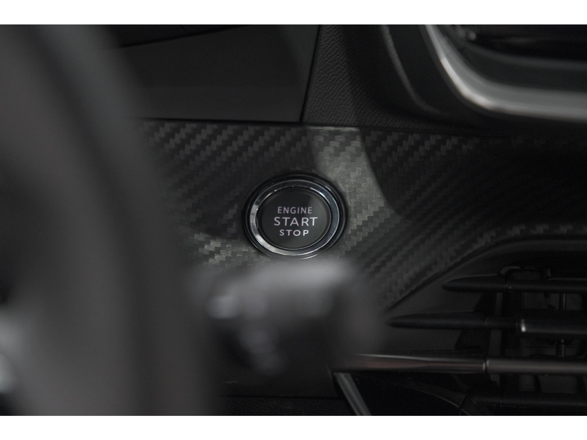 Peugeot 2008 PureTech 130 EAT8 GT | Camera | Parkeersensoren | Apple Carplay | Keyless Entry
