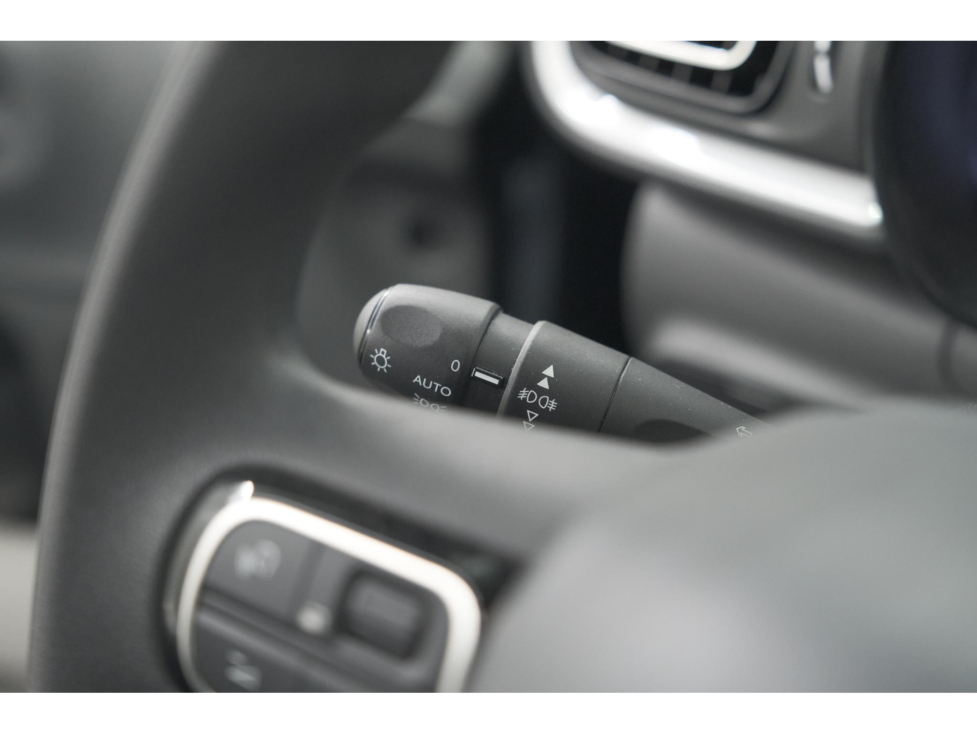 Citroen C3 PureTech 110 EAT6 Max | Apple Carplay | Parkeersensoren | Climate Control | 16 Inch Lichtmetalen Velgen