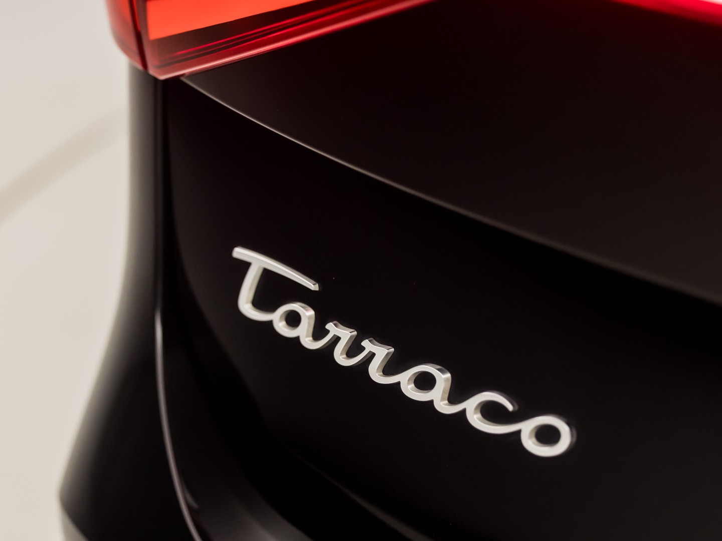 SEAT Tarraco 1.4 TSI e-Hybrid PHEV Xcellence Sport 245Pk Automaat (APPLE CARPLAY, GROOT NAVI, MEMORY SEAT, LEDER, CAMERA, SPORTSTOELEN, STOELVERWARMING, ELEK ACHTERKLEP, GETINT GLAS, NIEUWSTAAT)