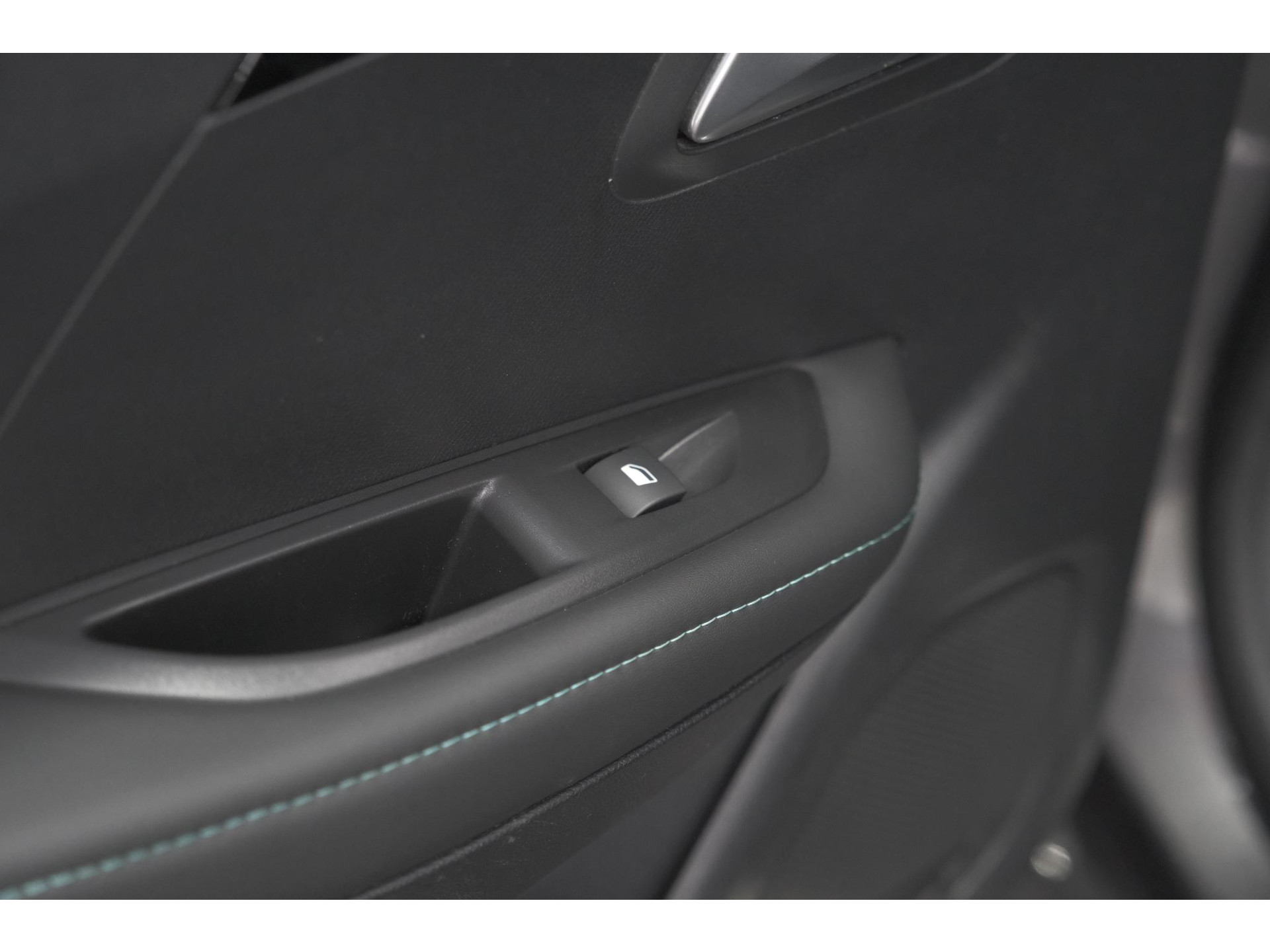 Peugeot 208 PureTech 100 Allure Pack | Parkeersensoren | Apple Carplay | Stoelverwarming