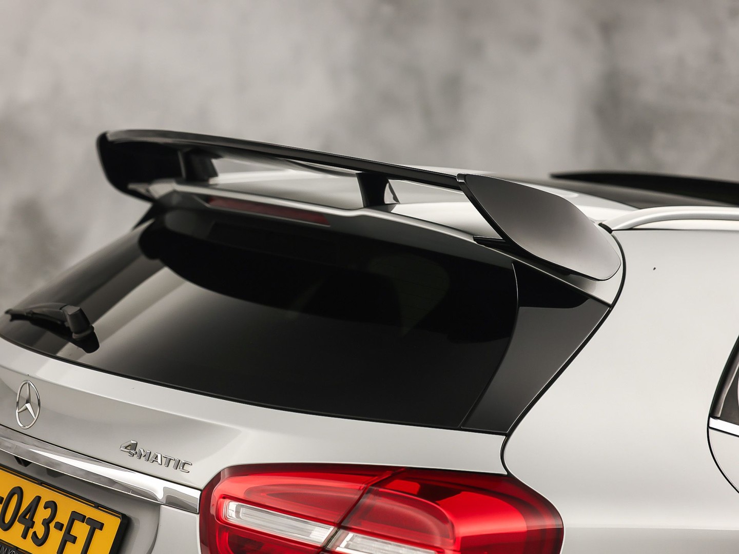 Mercedes-Benz GLA 250 250 4Matic AMG Edition 1 Sport Automaat (PANORAMADAK, CLIMATE, SPOILER, RODE GORDELS, SPORTSTOELEN, STOELVERWARMING, GETINT GLAS, NIEUWSTAAT)
