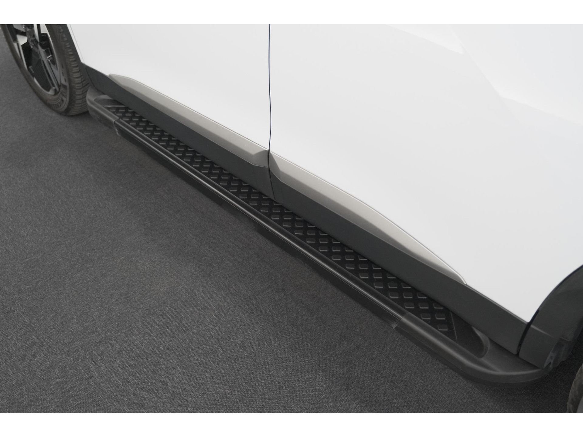 Peugeot 2008 PureTech 130 EAT8 Allure | Allseason banden | 360 Camera | Dodehoekdetectie | Apple Carplay | Stoelverwarming