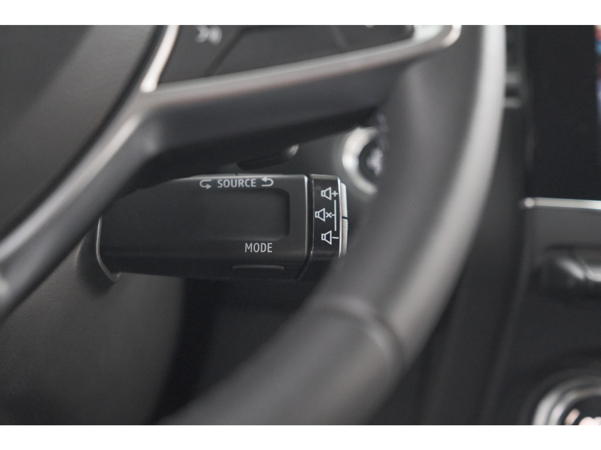 Renault Captur TCe 140 EDC Techno | Camera | 9.3 Inch Groot Scherm | Stoelverwarming | Apple Carplay
