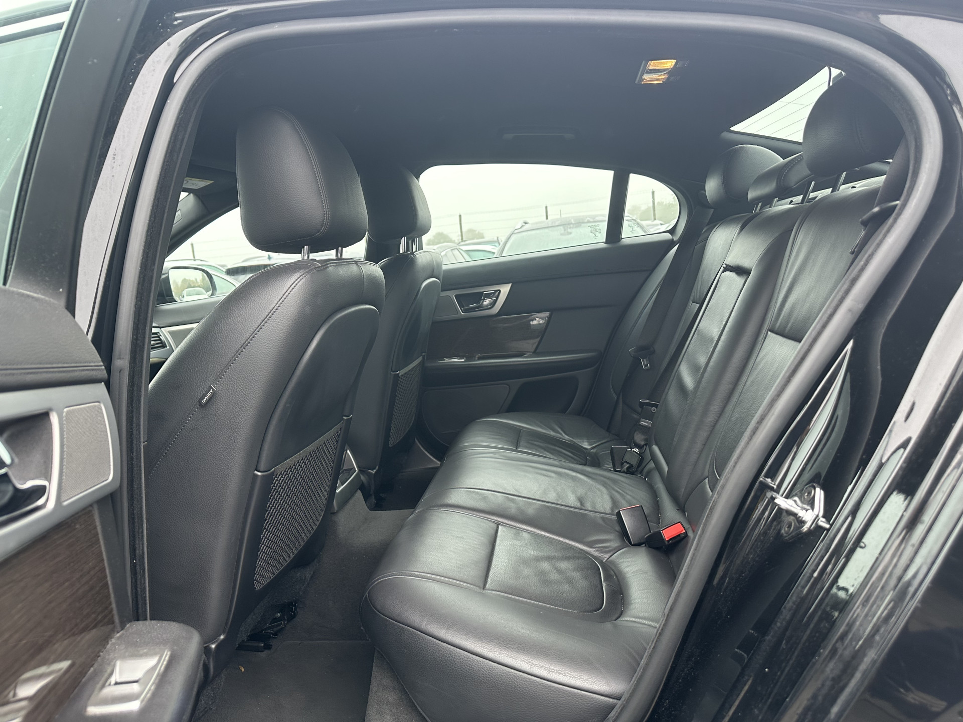 Jaguar XF 2.2D Aut. *LEATHER  | BI-XENON | NAVI-FULLMAP | CAMERA | ECC | PDC | CRUISE | HEATED-COMFORT-SEATS | KEYLESS | SHIFT-PADDLES | TOWBAR | 17"ALU*