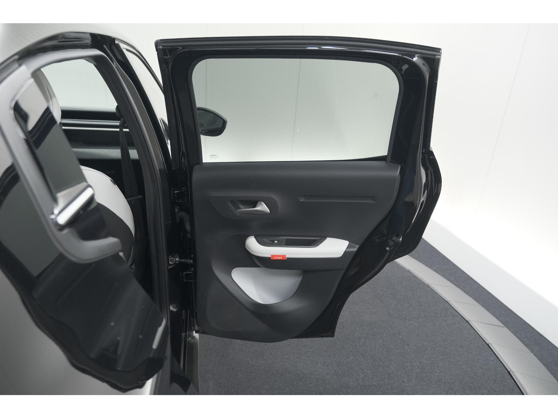 Citroen Ë-C3 Max 113pk 44 kWh | 7 KW Laadfunctie | Camera | Navigatie | Apple Carplay | Parkeersensoren