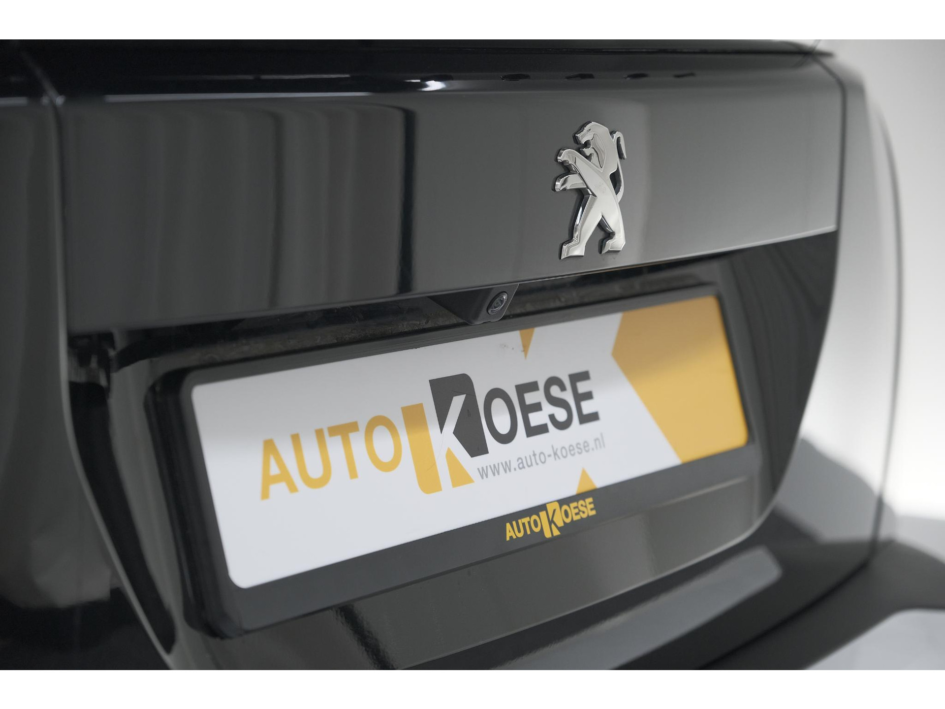 Peugeot 2008 PureTech 130 EAT8 Allure | Trekhaak | Camera | Navigatie | Apple Carplay