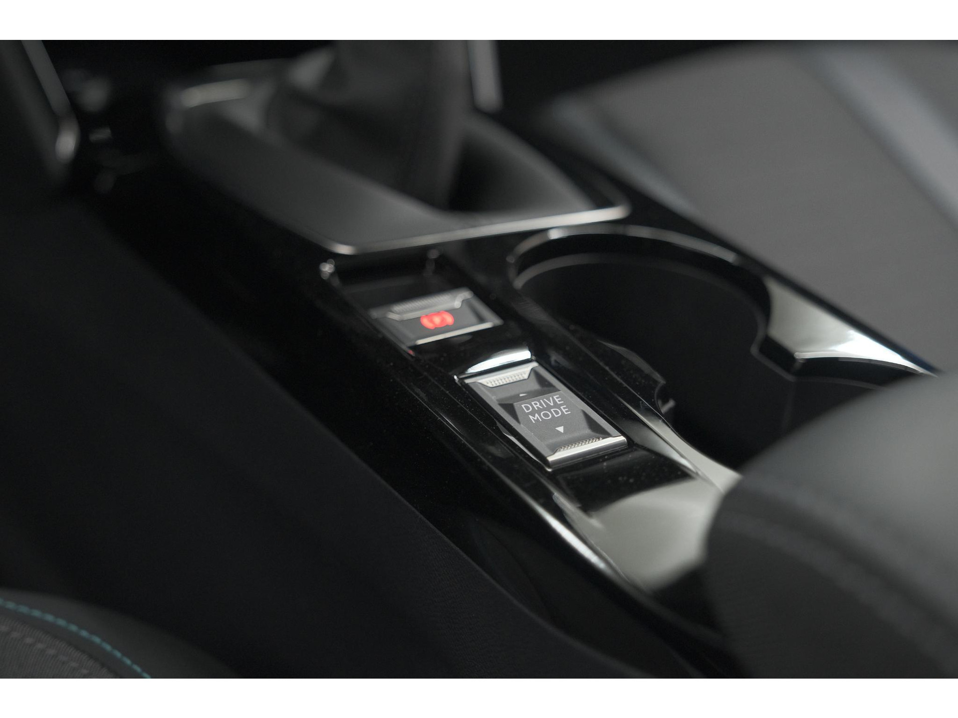 Peugeot 208 PureTech 100 Allure | Stoelverwarming | Adaptieve Cruise Control | Camera | Apple Carplay