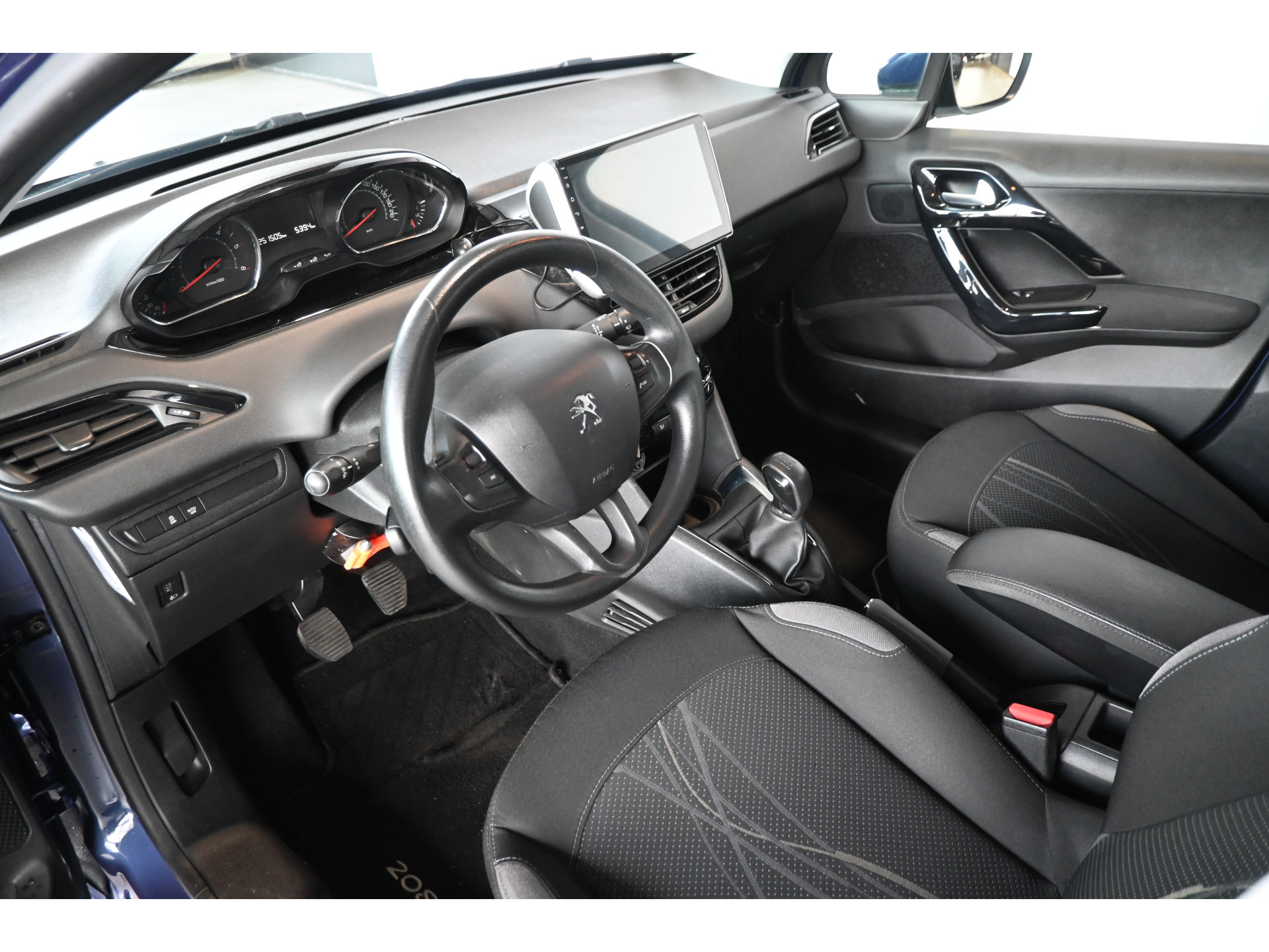 Peugeot 208 1.6 e-HDi Active Clima Cruise control Trekhaak Navigatie Lichtmetaal 100% Onderhouden Inruil Mogelijk!