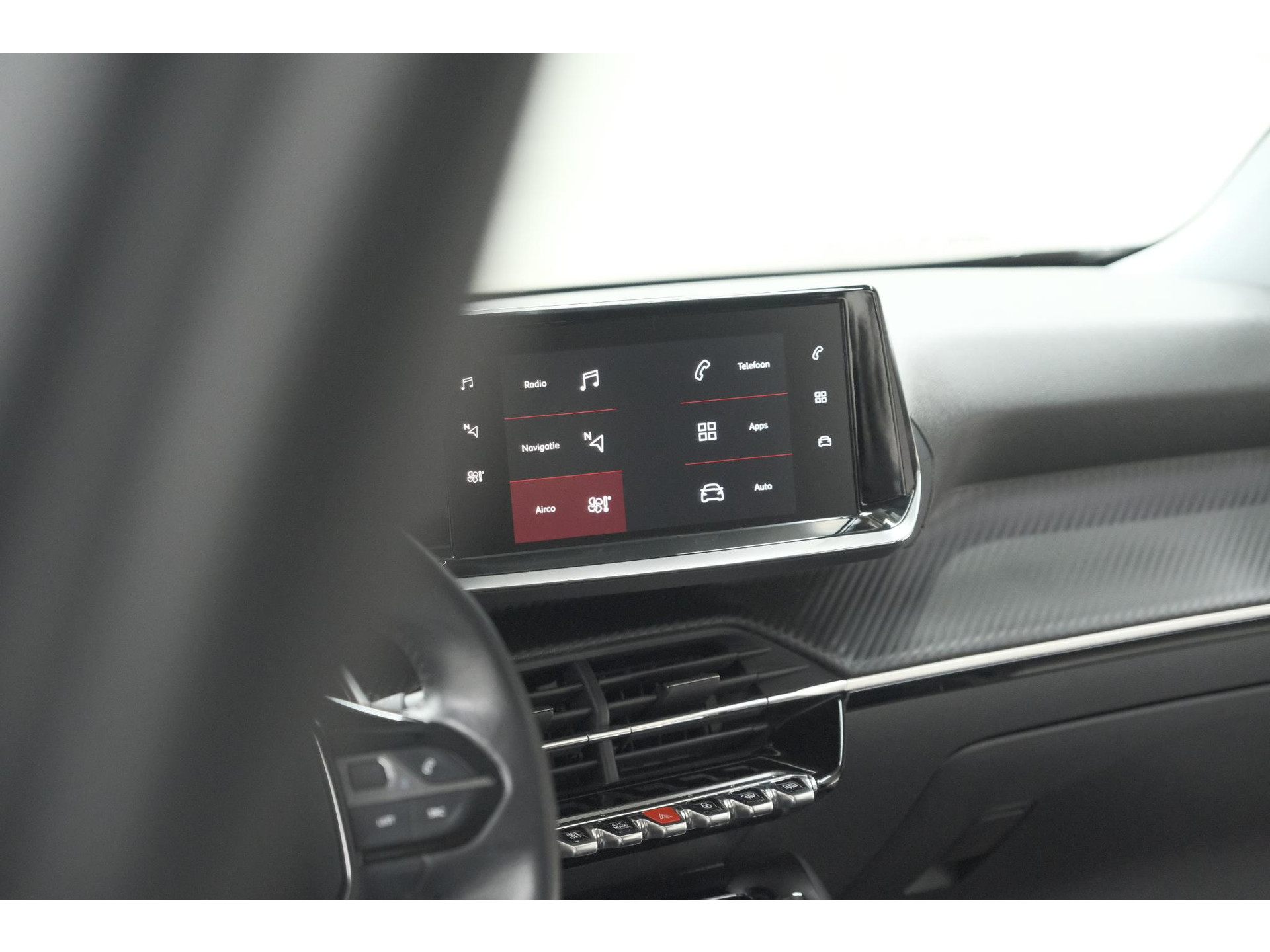 Peugeot 2008 PureTech 130 EAT8 Allure | Trekhaak | Camera | Navigatie | Apple Carplay