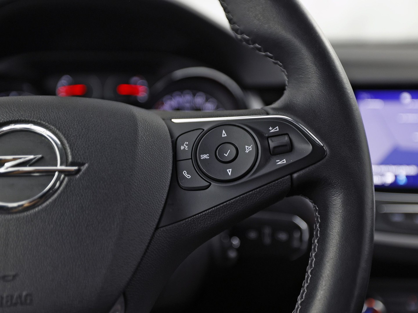 Opel Crossland X 1.2 Sport (APPLE CARPLAY, GROOT NAVI, LM VELGEN, CRUISE, SPORTSTOELEN, PARKEERSENSOREN, NIEUWE APK, NIEUWSTAAT)