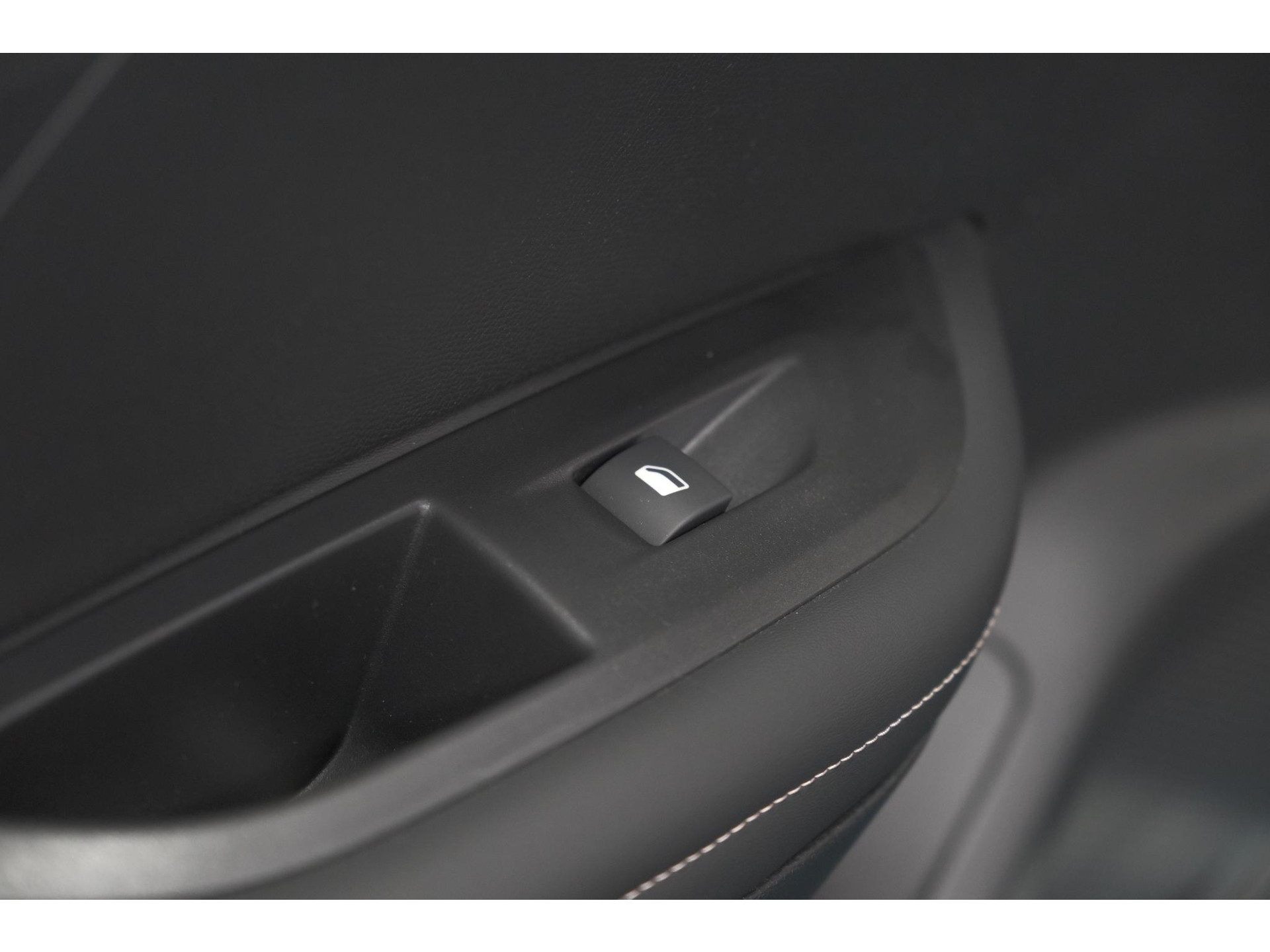 Peugeot 2008 1.2 Hybrid 145 Allure | 360 Camera | Adaptieve Cruise Control | Dodehoekdetectie