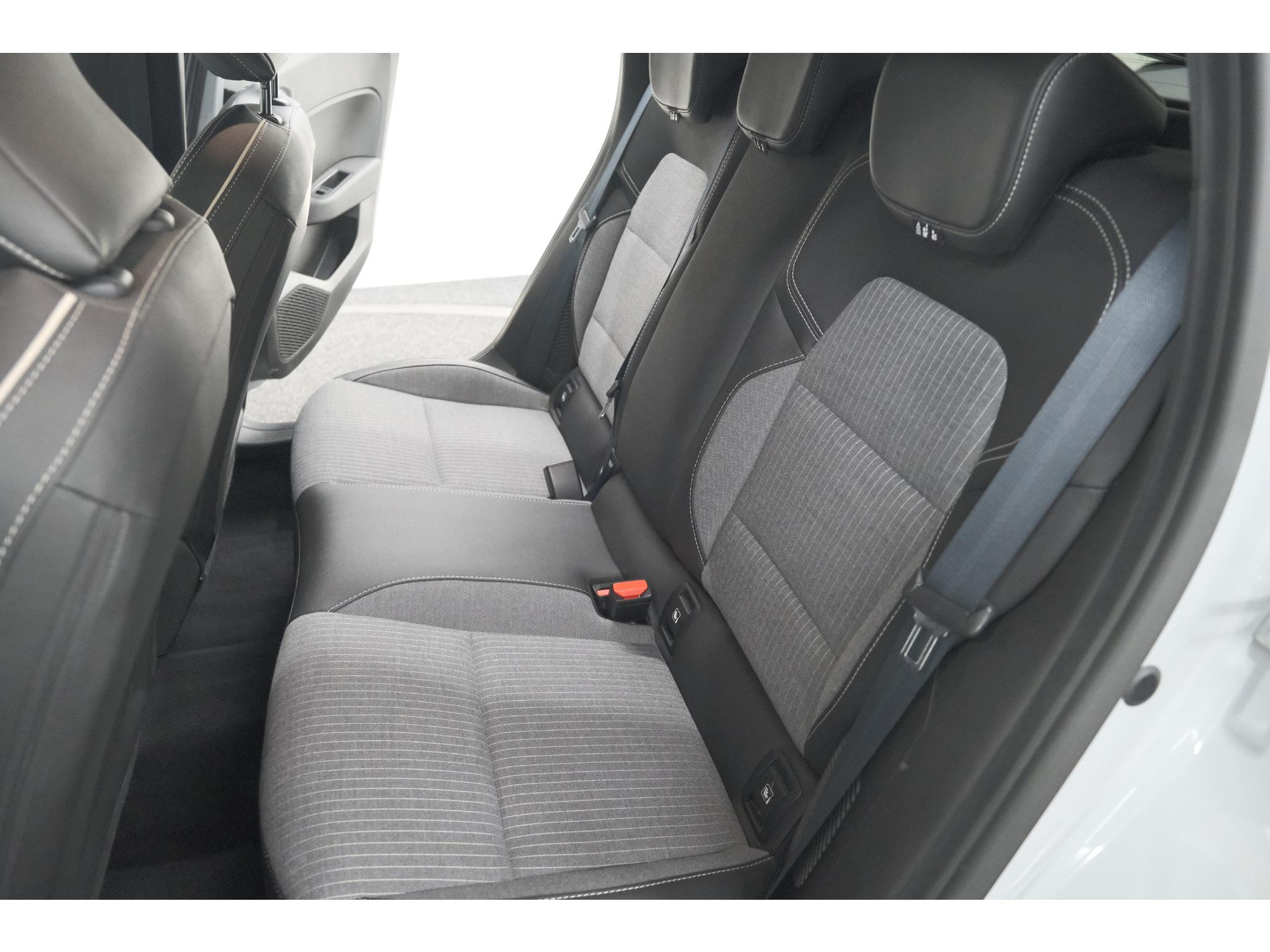 Renault Clio 1.6 E-Tech Full Hybrid 145 techno | 360 Camera | Adaptieve Cruise Control | Dodehoekdetectie | 9.3 Inch Groot Scherm