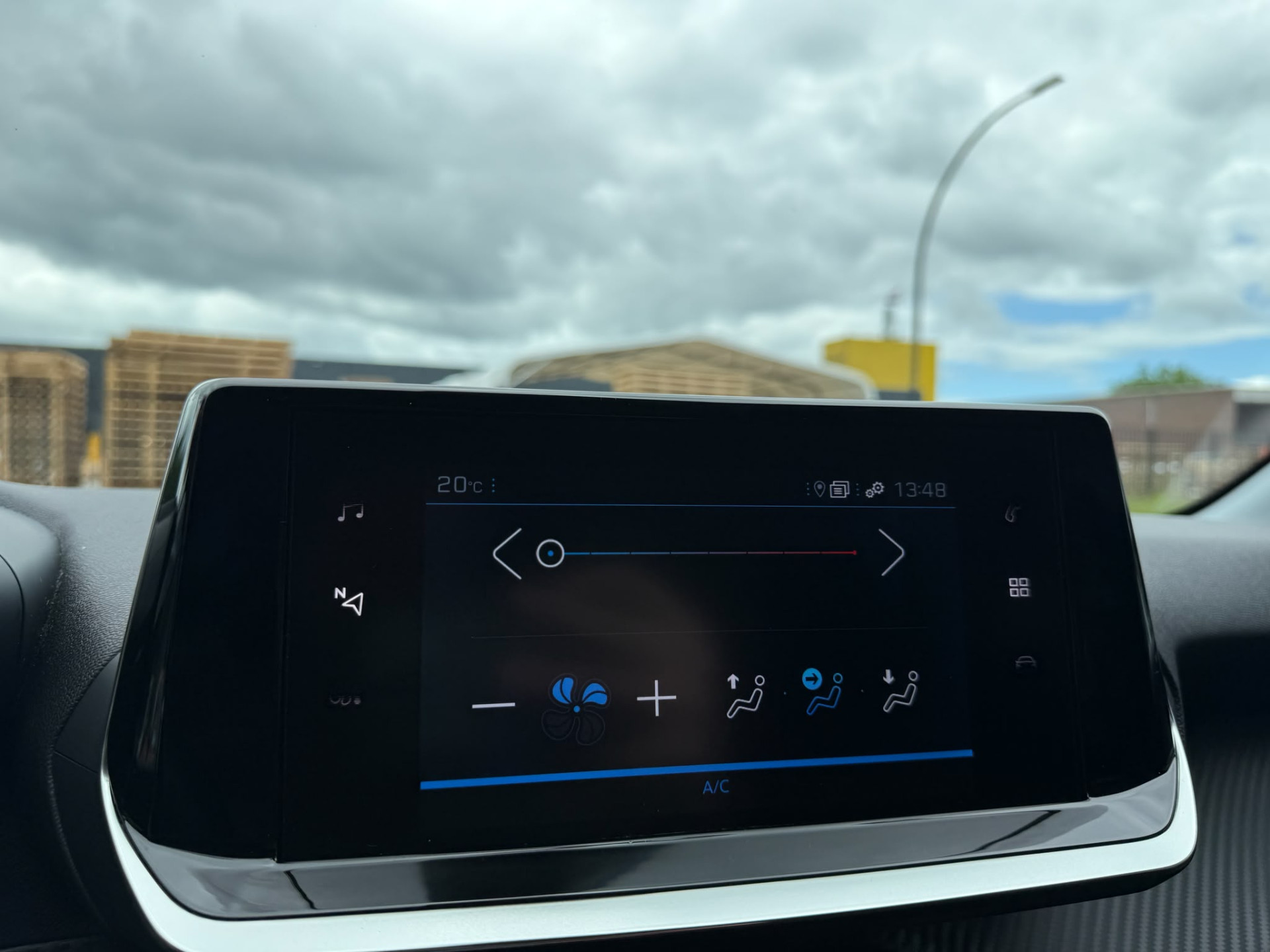Peugeot 208 75PK Style | 1E EIGENAAR | 3/6/12MND GARANTIE| LED | CARPLAY | NAVI | CRUISE | CLIMA | LMV |
