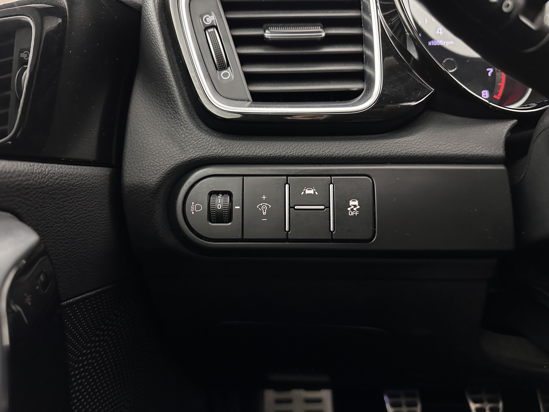 Kia ProCeed 1.0 T-GDI GT-Line (INCL-BTW) *PANO | LEATHER-ALCANTARA  | FULL-LED | SPORTSEATS | NAVI-FULLMAP | CAMERA | ECC | PRIVACYGLASS | LANE-ASSIST | DAB+ | CARPLAY | PDC | KEYLESS | CRUISE | TOWBAR | 17''ALU*