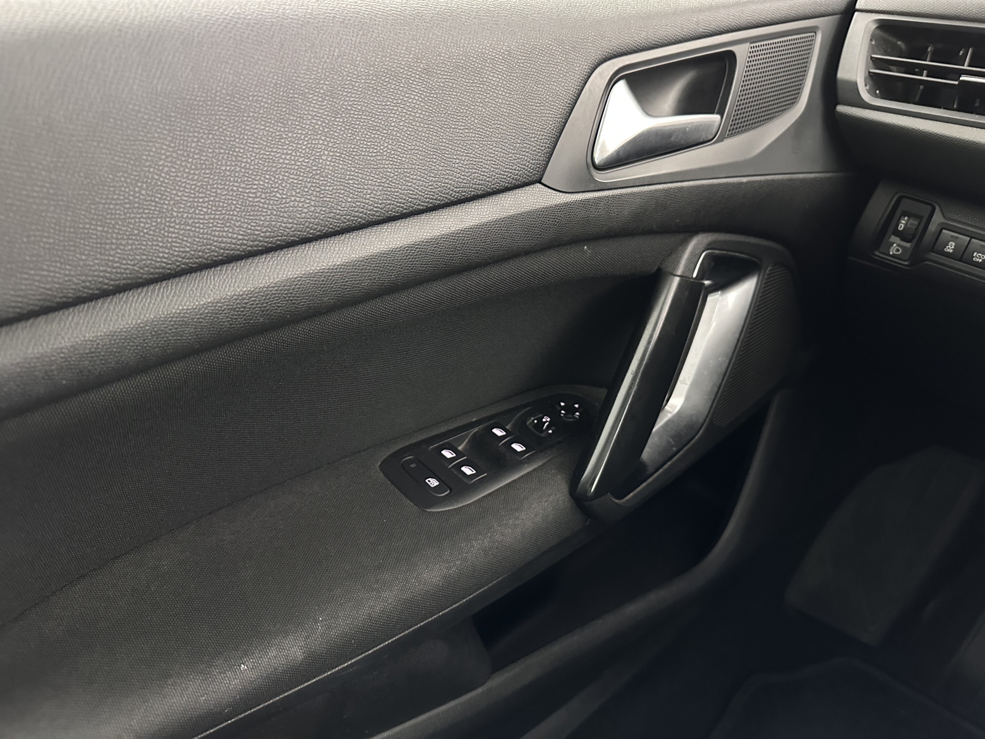 Peugeot 308 SW 1.6 BlueHDI Blue Lease Limited *PANO | NAVI-FULLMAP | CAMERA | COMFORTSEATS | ECC | PDC | CRUISE | TOWBAR*