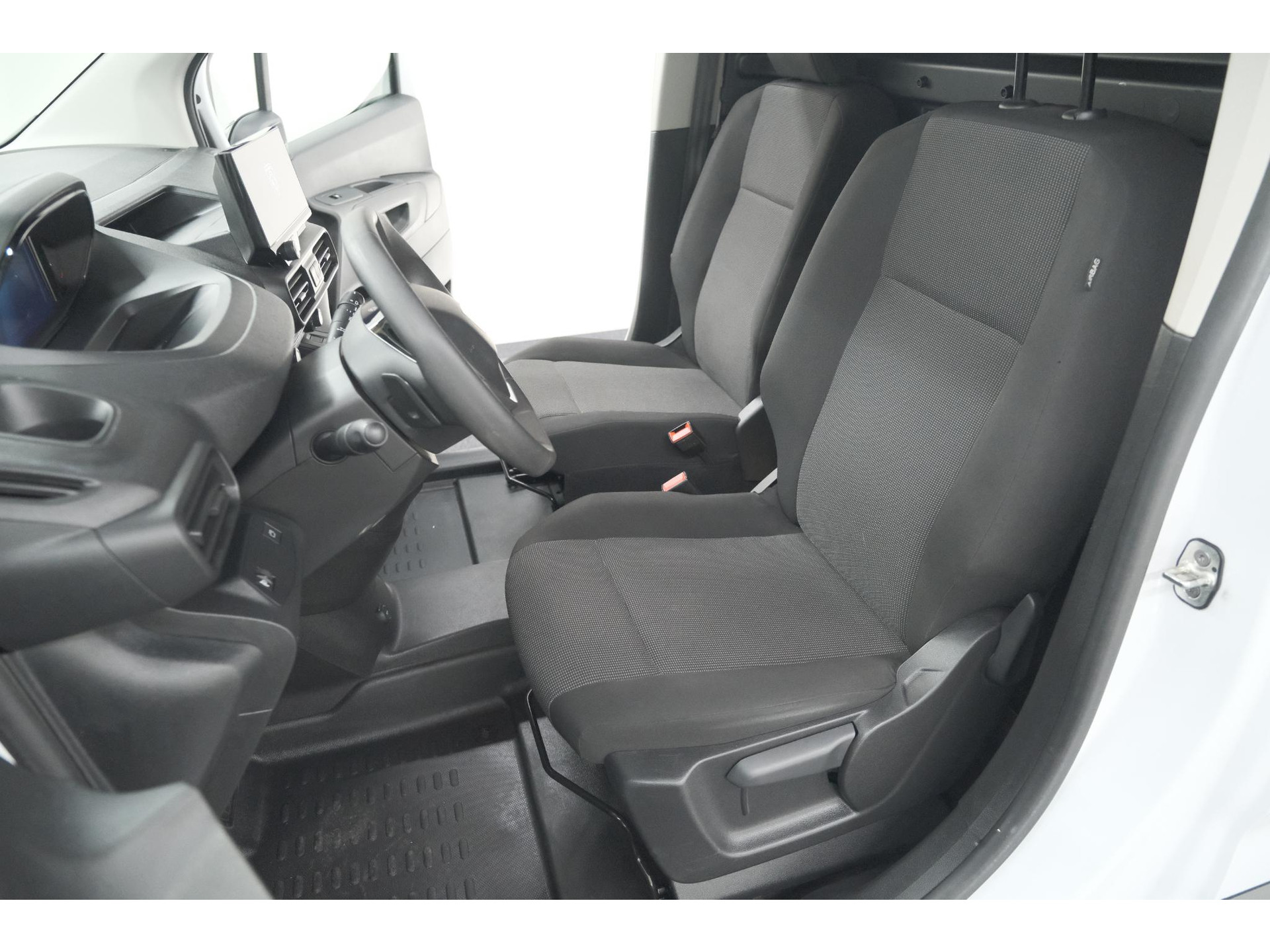 Peugeot Partner 1.5 BlueHDi 130 EAT8 S&S L1 | Trekhaak | Laadruimte-Pakket | Camera | Dodehoekdetectie