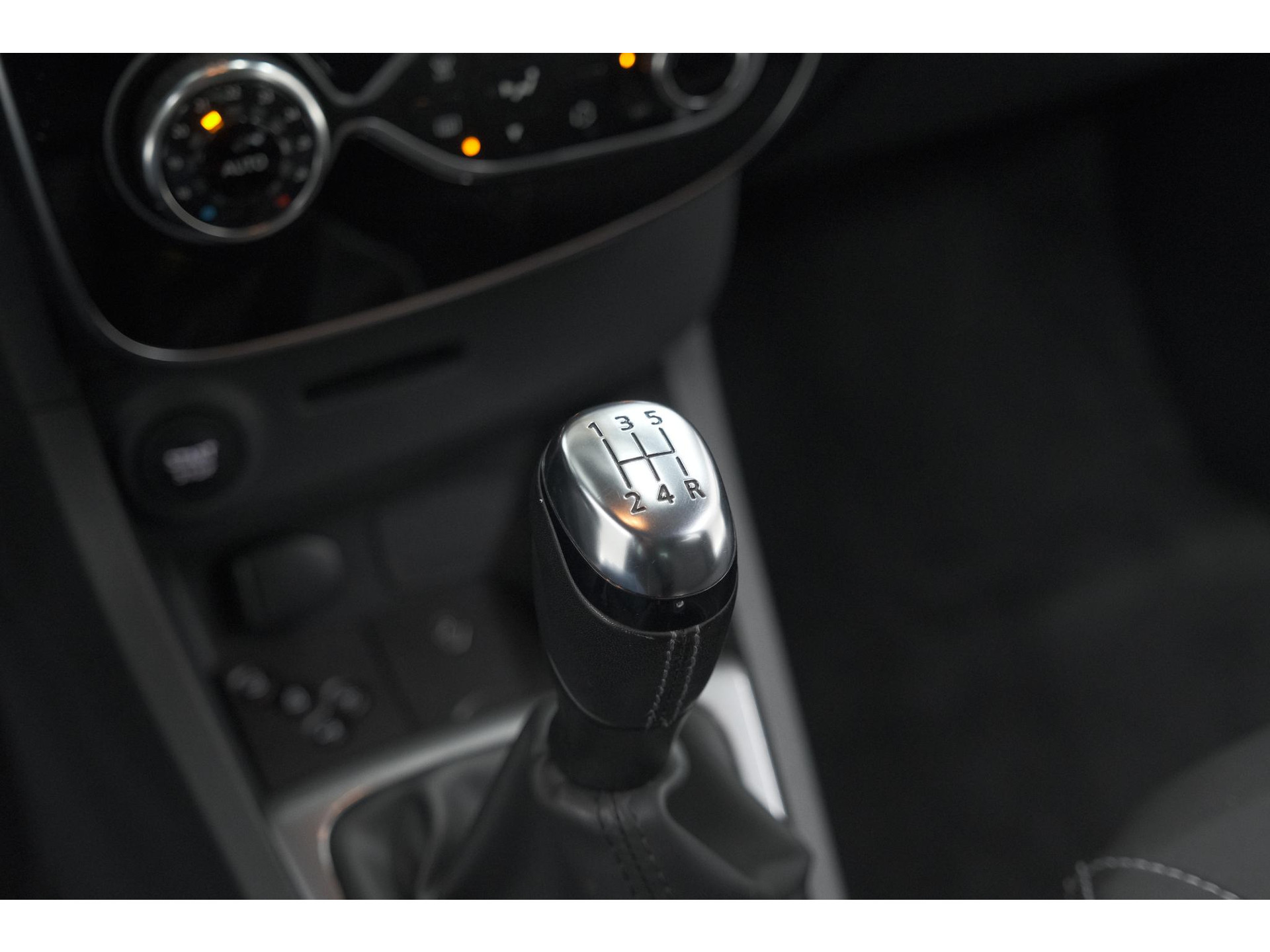 Renault Clio 1.2 Limited | Trekhaak | Navigatie | Parkeersensoren | Climate Control
