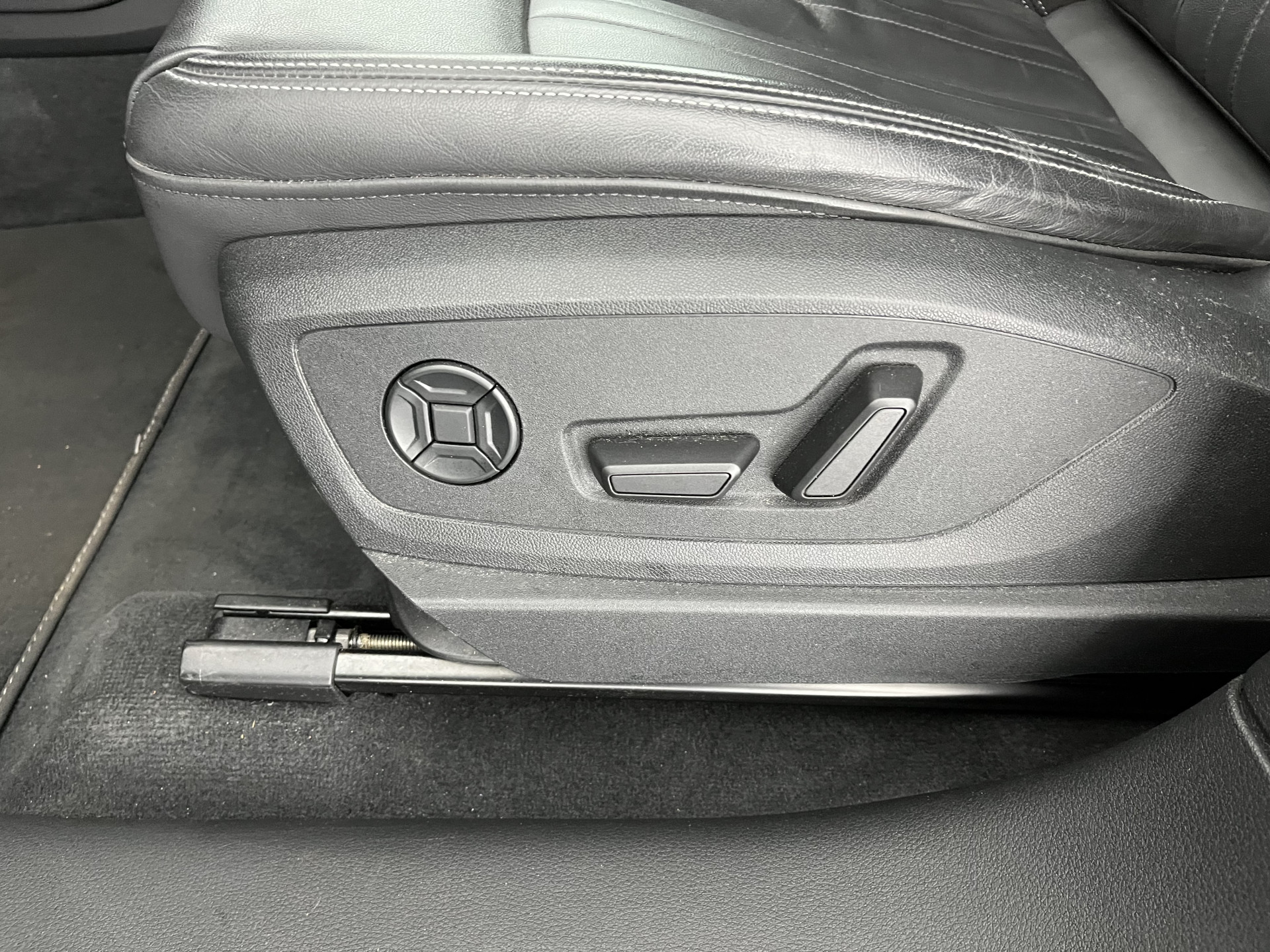 Audi e-tron 55 quattro Advanced edition Plus 95 kWh [3-Fase] {SOH-93%} (INCL-BTW) Aut.*LEATHER | ADAPTIVE-CRUISE | FULL-LED | DIGI-COCKPIT | KEYLESS | MEMORY-PACK | CAMERA | NAVI-FULLMAP | SHIFT-PADDLES | DAB+ | HEATED-COMFORTSEATS | DRIVE-SELECT | 20''AL