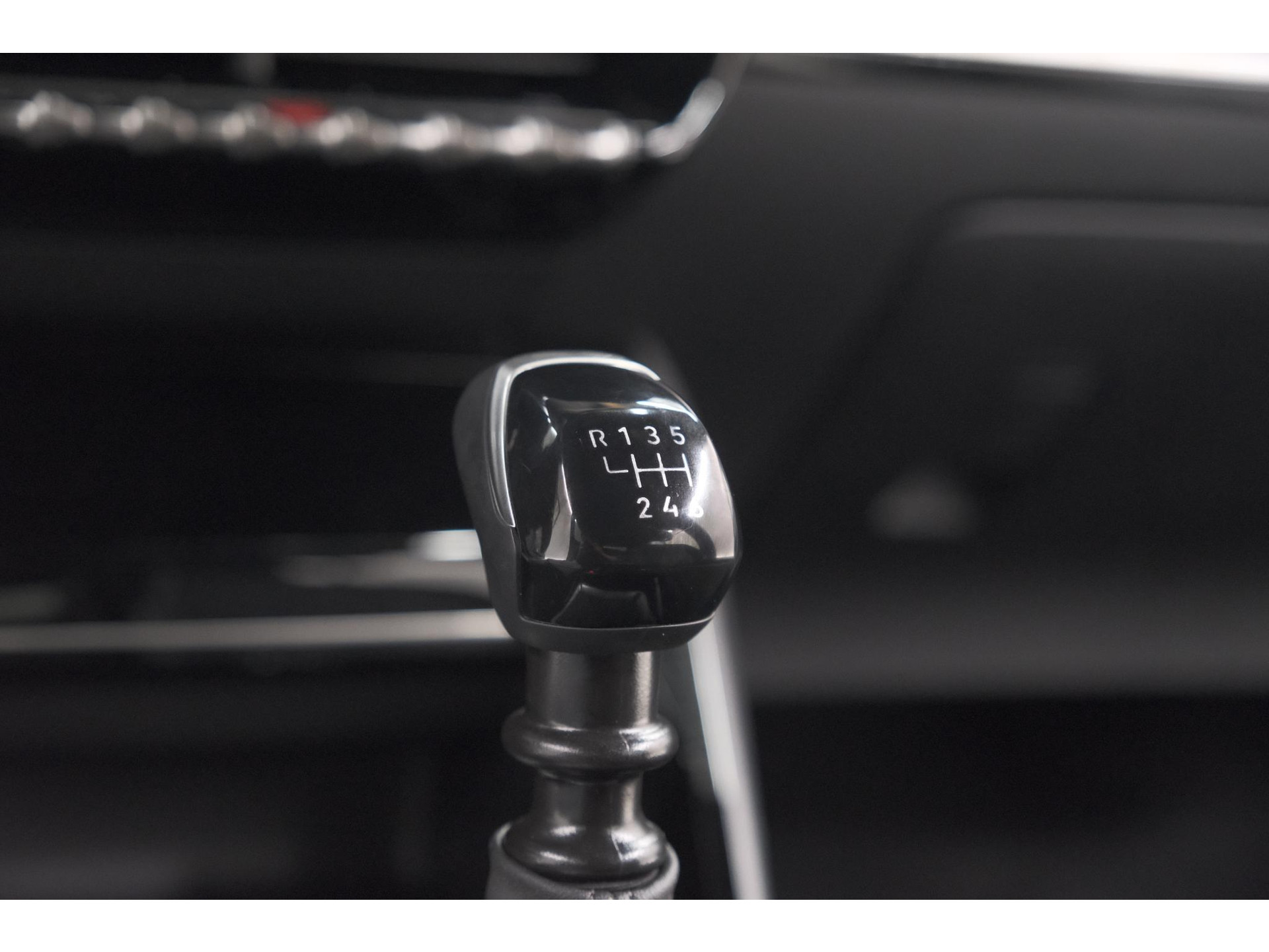 Peugeot 2008 PureTech 100 Allure | Apple Carplay | Parkeersensoren | Climate control