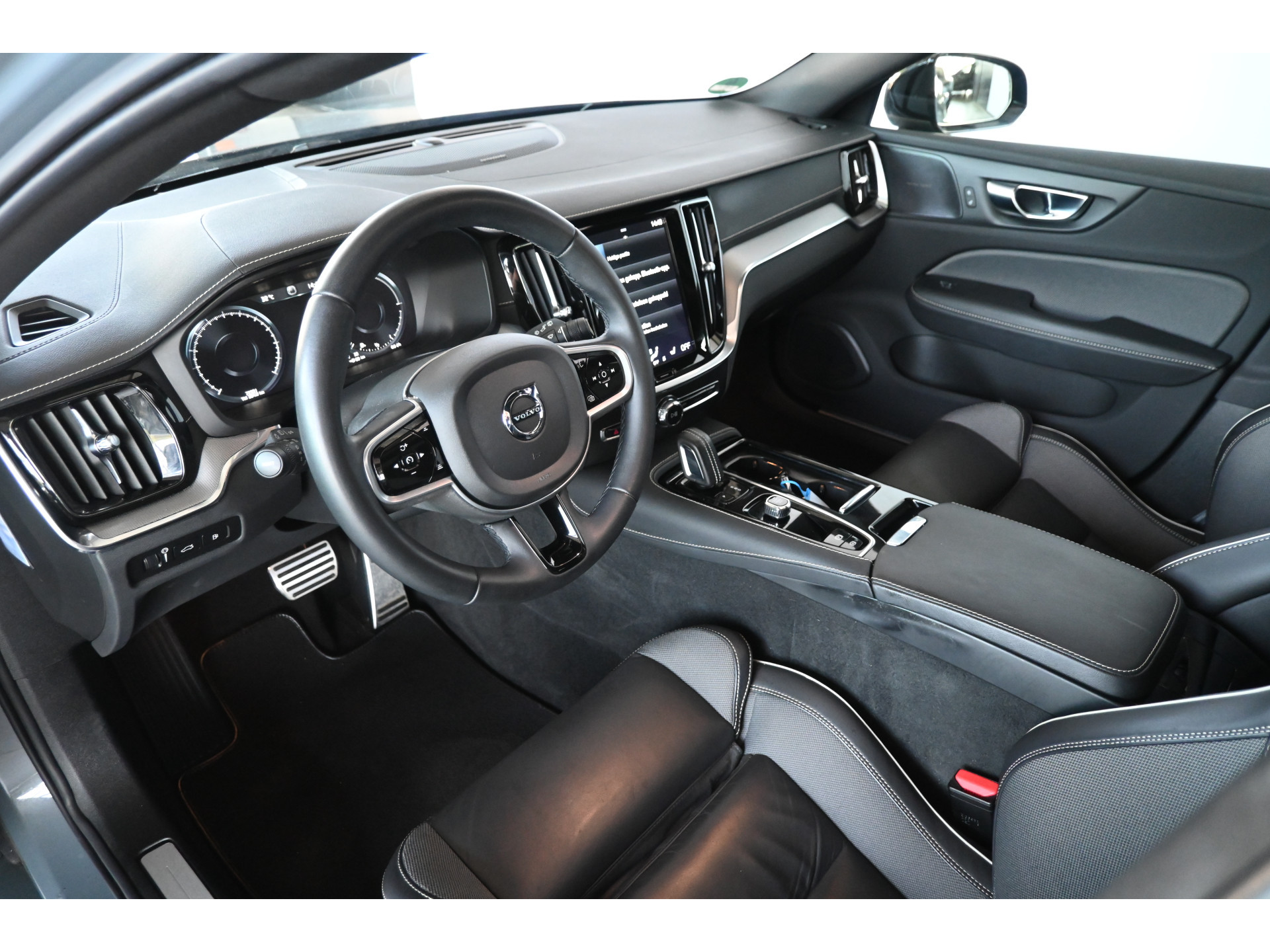 Volvo V60 2.0 T8 Plug-in hybrid AWD Plus Bright Panoramdak Stoelverwarming Carplay Led Adaptieve Cruise  Clima Lane Assist Camera 100% Onderhouden! Inruil Mogelijk!