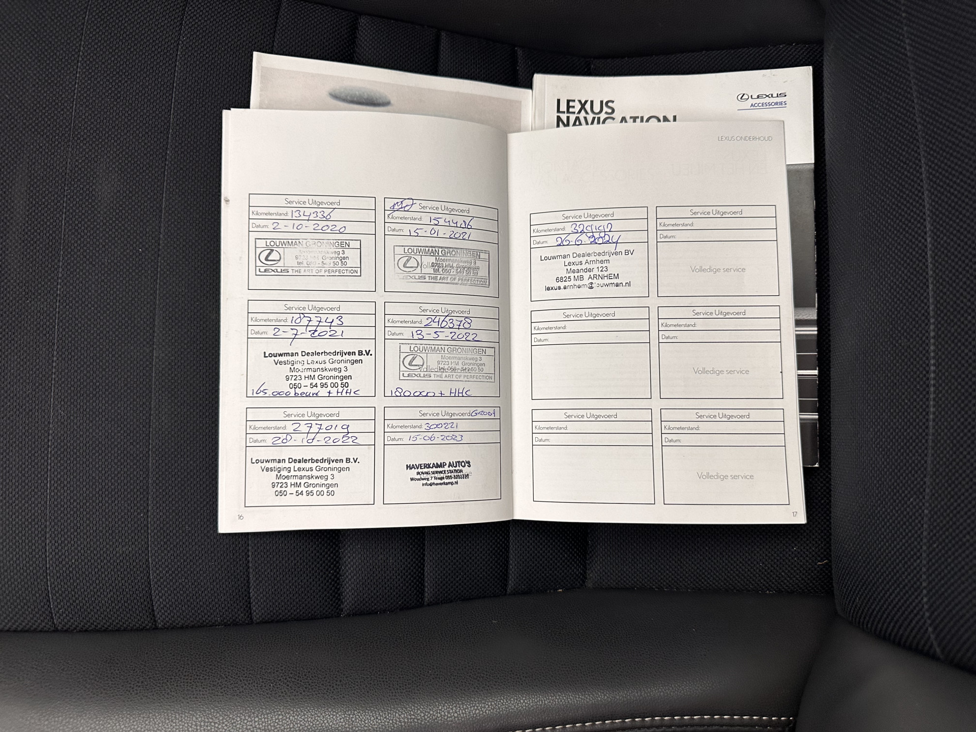 Lexus IS 300h Hybrid Business Line Aut. *PANO | LEATHER-MICROFIBRE | FULL-LED | NAVI-FULLMAP | HEATED-COMFORTSEATS | CAMERA | ECC | SHIFT-PADDLES | PDC | CRUISE | 17''ALU*