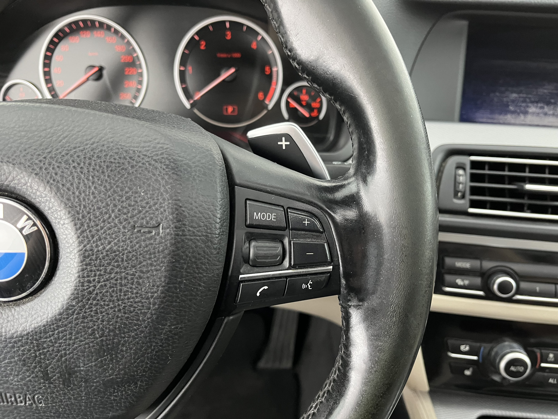 BMW 5-serie Touring 520d M-Sportpack High Executive Aut. *PANO | LEATHER | XENON | HEATED-SPORTSEATS | HIFI-SOUND | NAVI-FULLMAP | PRIVACYGLASS | SHIFTPADDLES | HEAD-UP | 18''ALU*