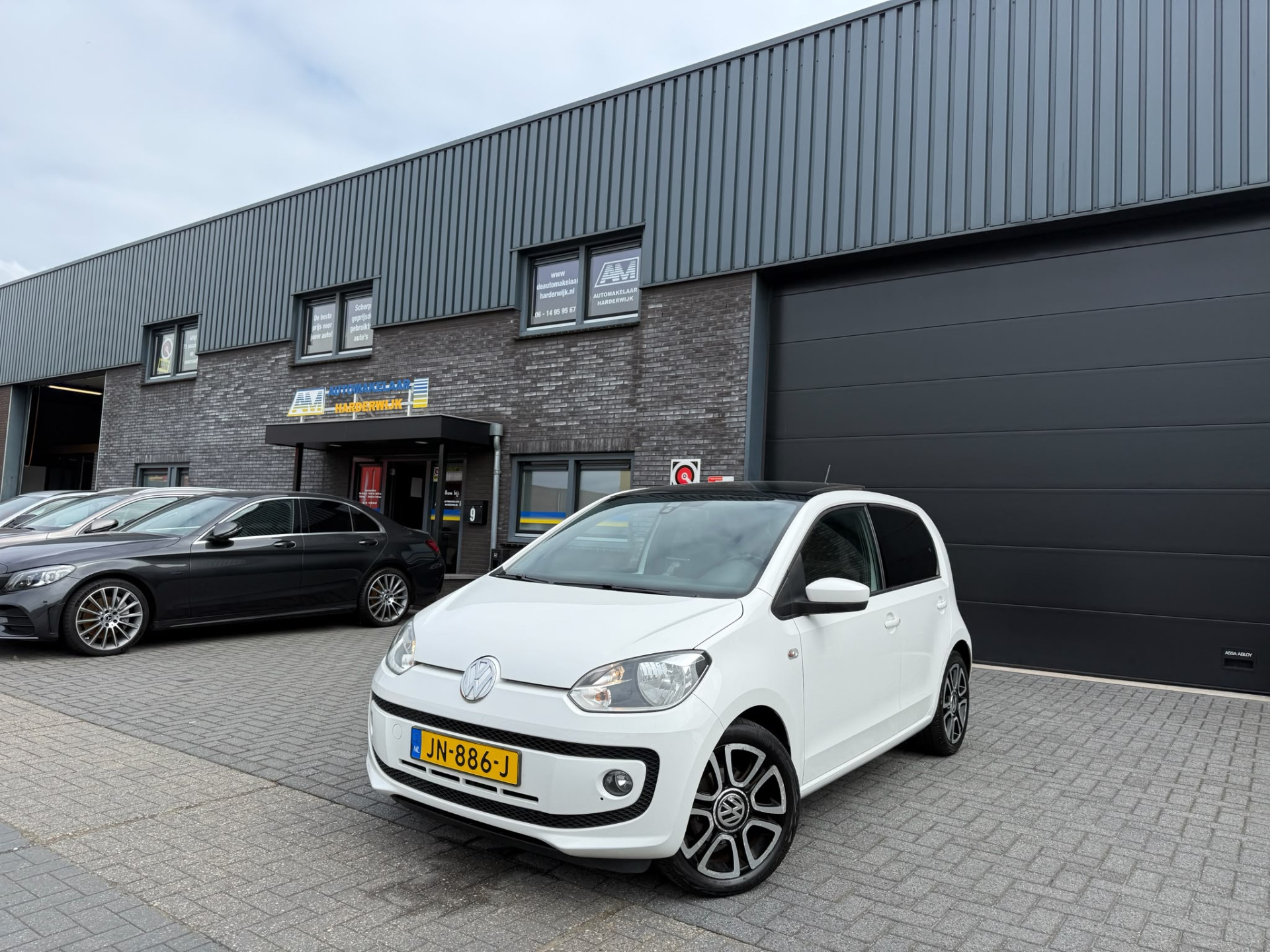 Volkswagen Up! 1.0 high up! BlueMotion | 2E EIGENAAR | 3/6/12MND GARANTIE | PANO | CRUISE | AIRCO | NAVI | FENDER AUDIO |