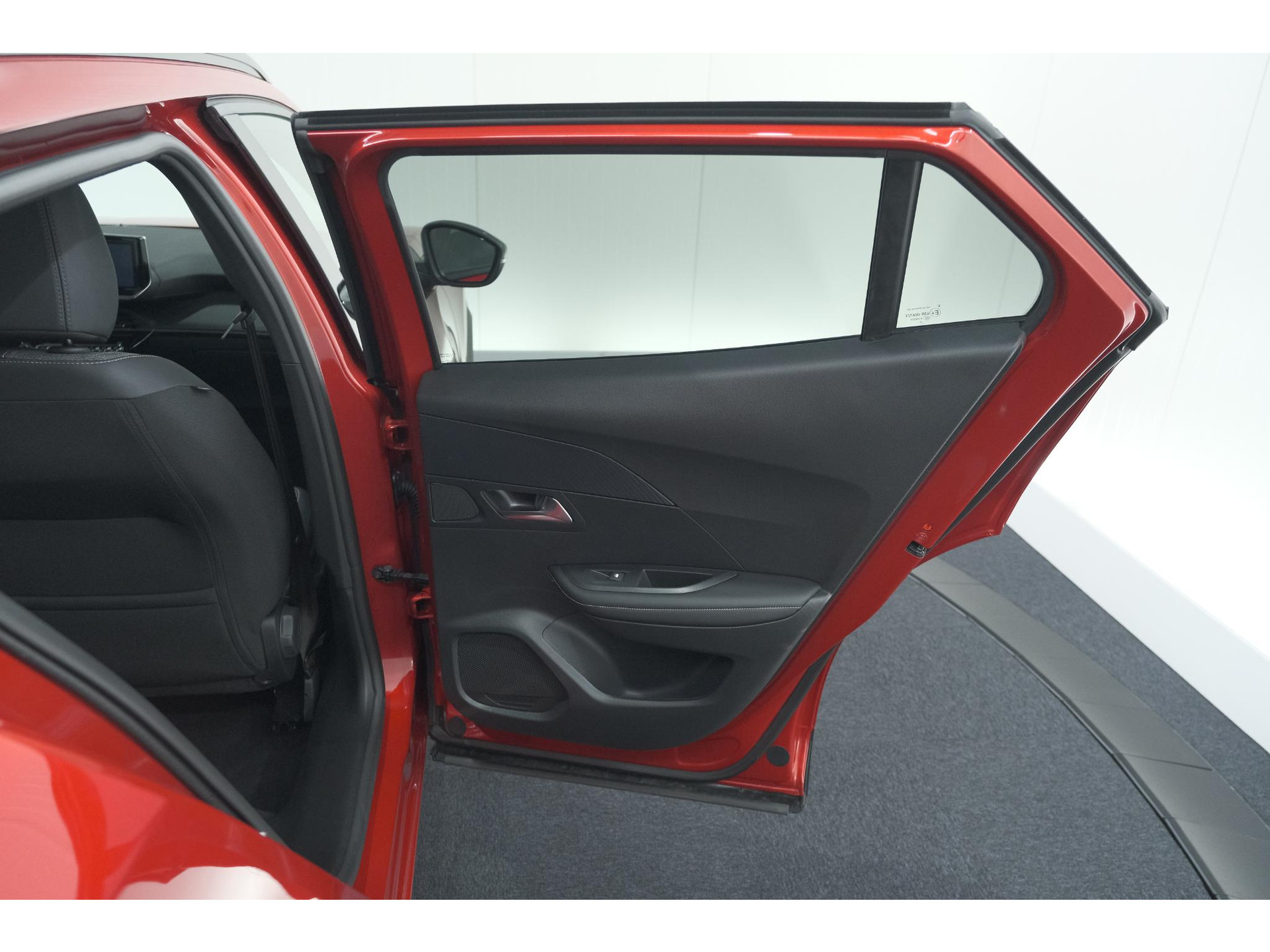 Peugeot 2008 1.2 Hybrid 145 Allure | 360 Camera | Adaptieve Cruise Control | Dodehoekdetectie | Apple Carplay