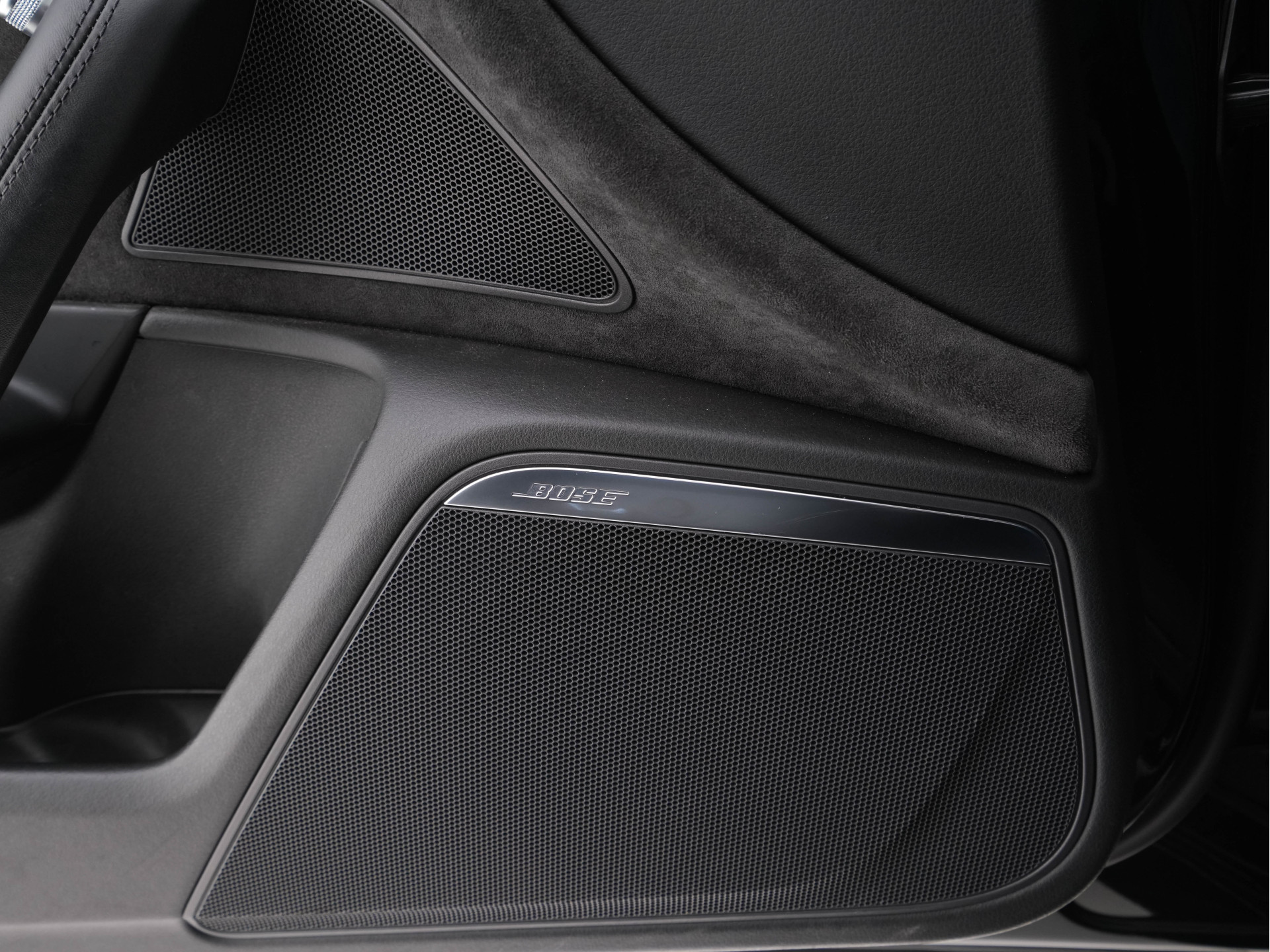 Audi RS6 Avant 4.0 TFSI Quattro *MILLITEK-EXHAUST | CERAMIC-BRAKES | PANO | LEATHER-ALCANTARA | FULL-LED | TOP-VIEW | BLIS | MEMORY-PACK | CARBON-INT. | BOSE-SOUND | LANE-ASSIST | KEYLESS | DAB+ | SPORT-SEATS | SHIFT-PADDLE