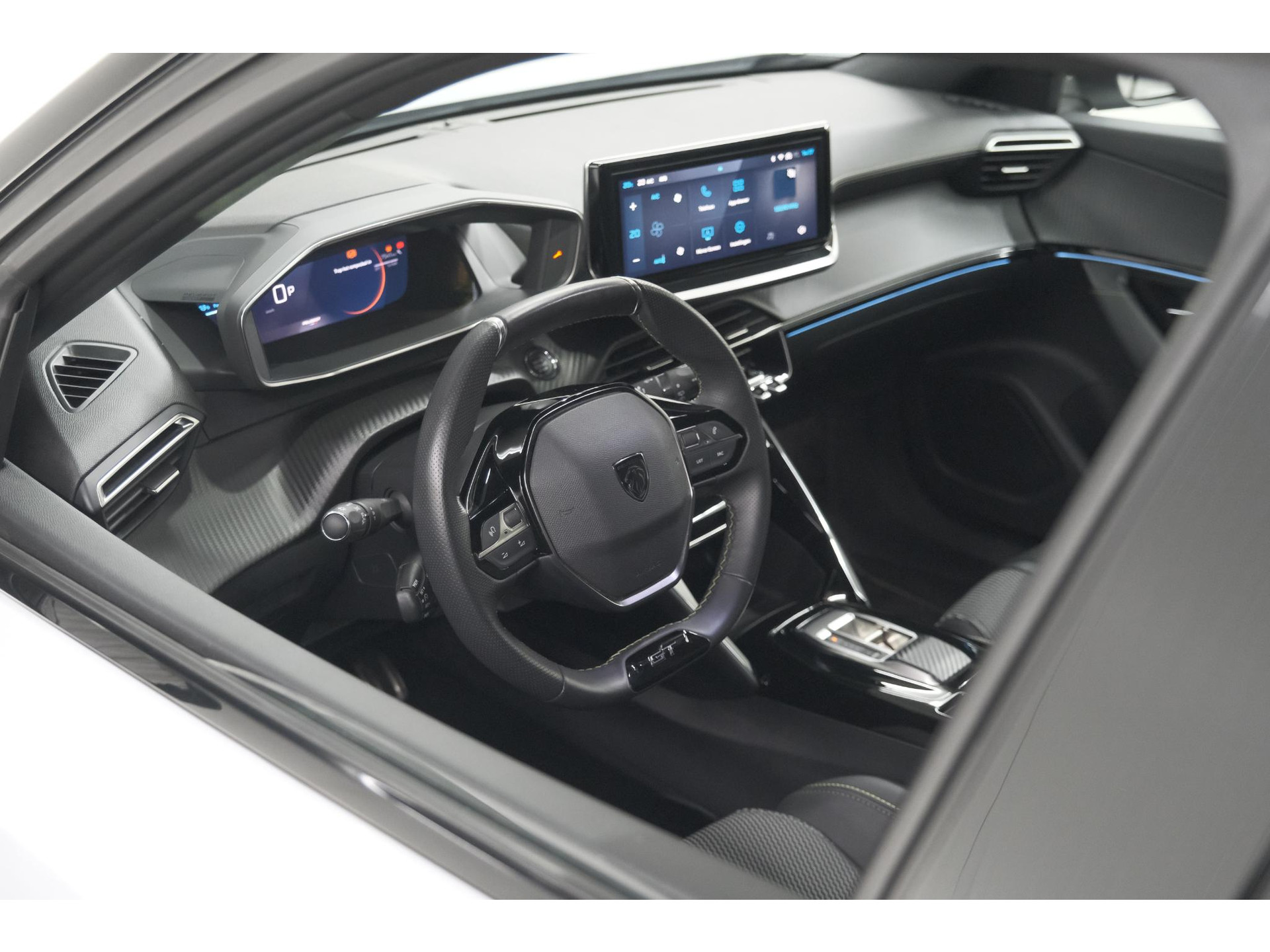 Peugeot e-2008 EV GT 50 kWh | 11 KW Laadfunctie | 360 Camera | Dodehoekdetectie | Apple Carplay