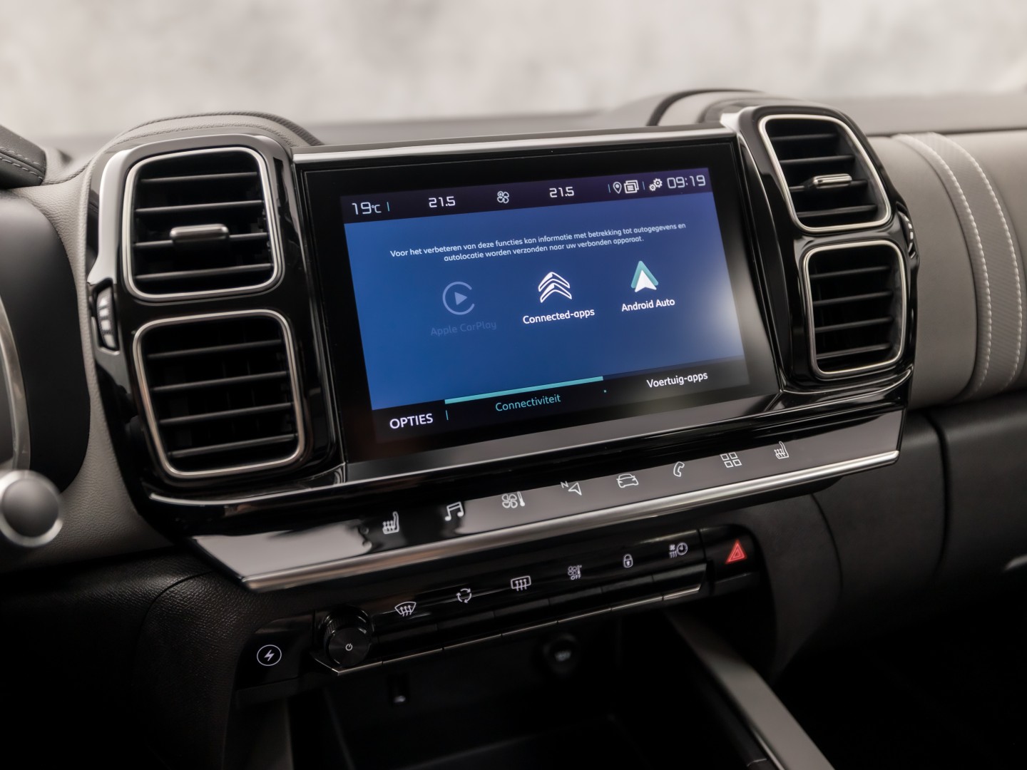 Citroën C5 Aircross 1.6 Plug-in Hybrid 225 Deluxe Sport 225Pk Automaat (APPLE CARPLAY, SOH 93%, GROOT NAVI, 360 CAMERA, GETINT GLAS, ELEK SPORTSTOELEN, LEDER, STOELVERWARMING, ADAPTIVE CRUISE, NIEUWSTAAT)