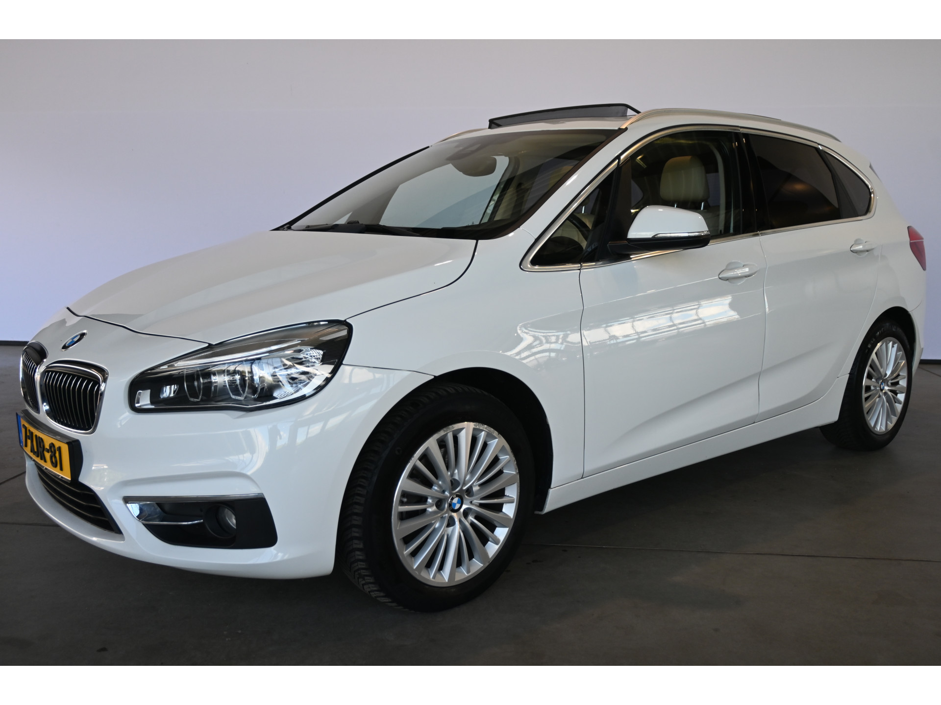 BMW 2-serie Active Tourer 218i High Executive Nap Clima Cruise Panoramadak Trekhaak PDC Navigatie LED Stoelverwarming Inruil Mogelijk!