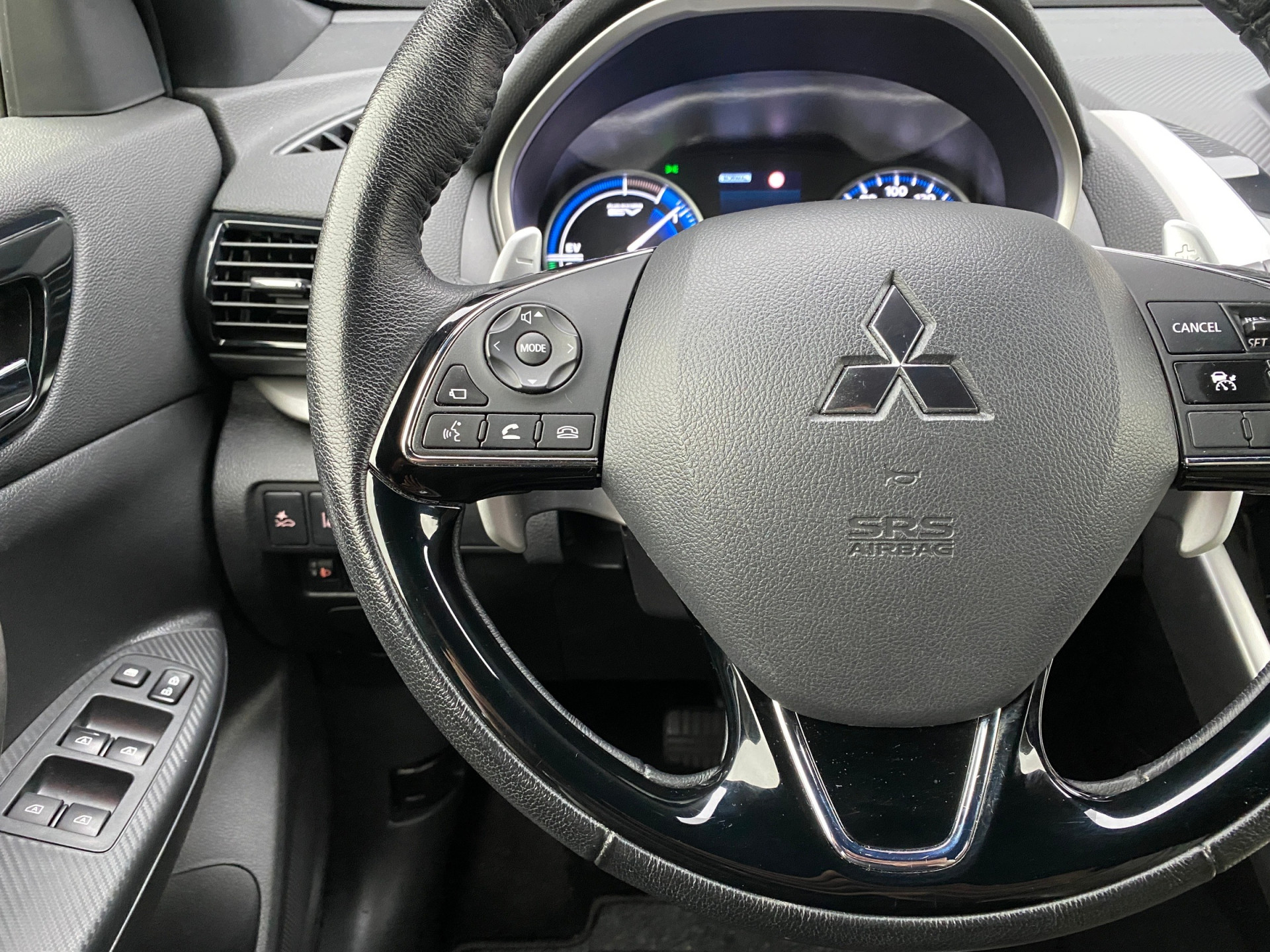 Mitsubishi Eclipse Cross 2.4 PHEV Instyle 4WD 188 pk AUT. | 1e eigenaar | navigatie | stoel-stuurverwarming | leder/alcantara interieur