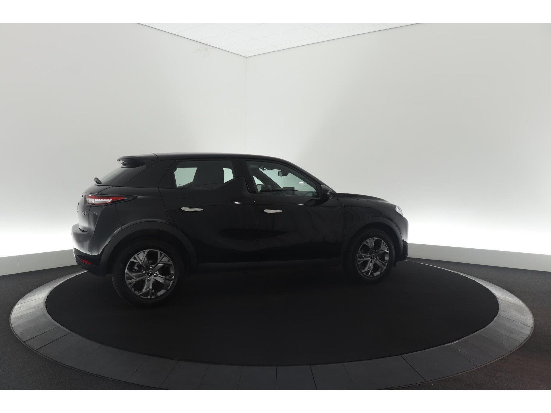DS 3 Crossback PureTech 100 Montmartre | Parkeersensoren | Apple Carplay | Allseason Banden | Navigatie | Climate Control
