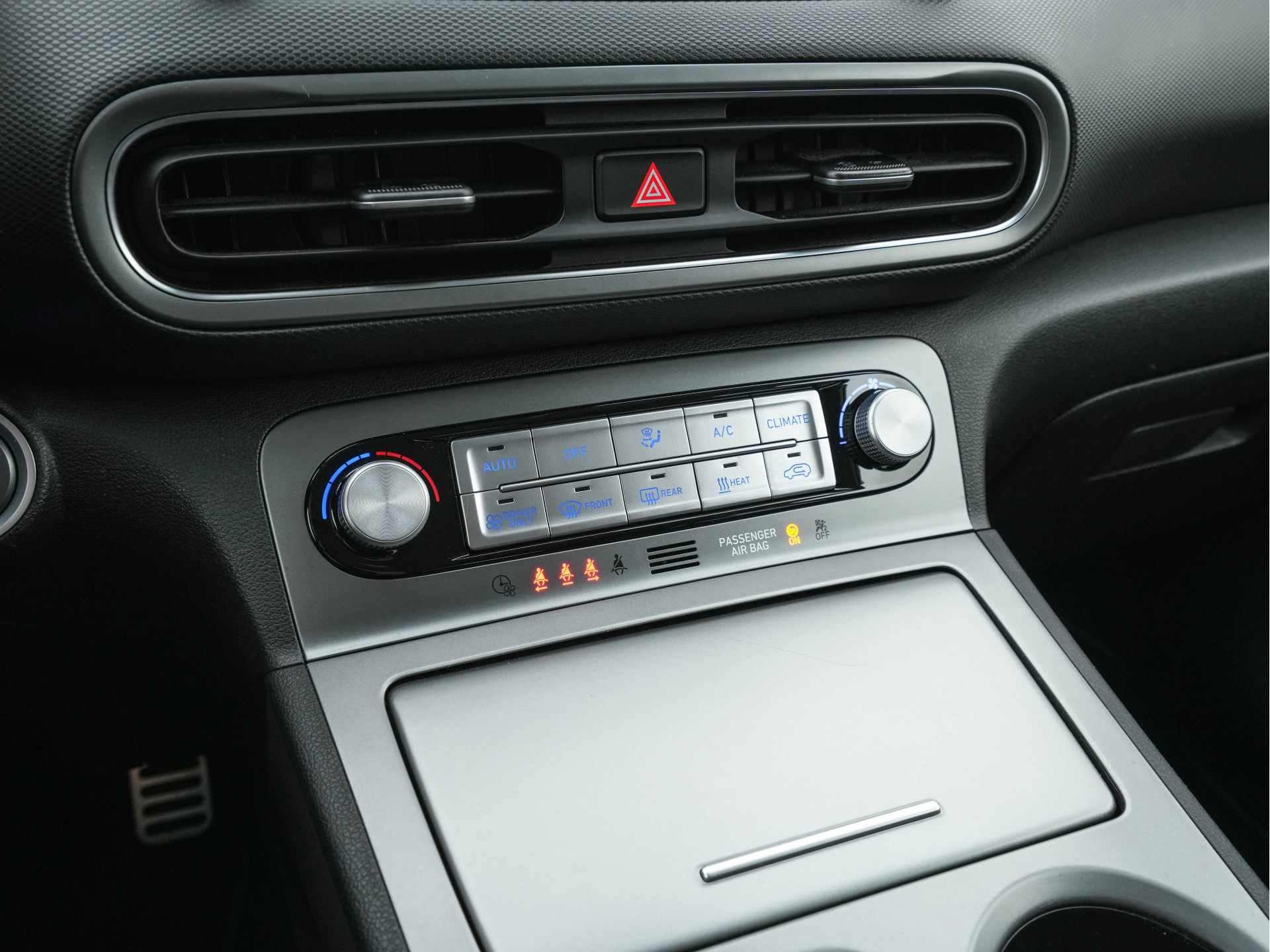 Hyundai Kona EV Fashion 39 kWh [ 3-Fase ] {SOH-100%} (INCL-BTW) Aut. *HEAT-PUMP | NAVI-FULLMAP | DIGI-COCKPIT | FULL-LED | KRELL-AUDIO | LANE-ASSIST | KEYLESS | CAMERA | HEAD-UP | SHIFT-PADDLES | DAB | ADAPT.CRUISE | COMFORT-SEATS | 17 "ALU*