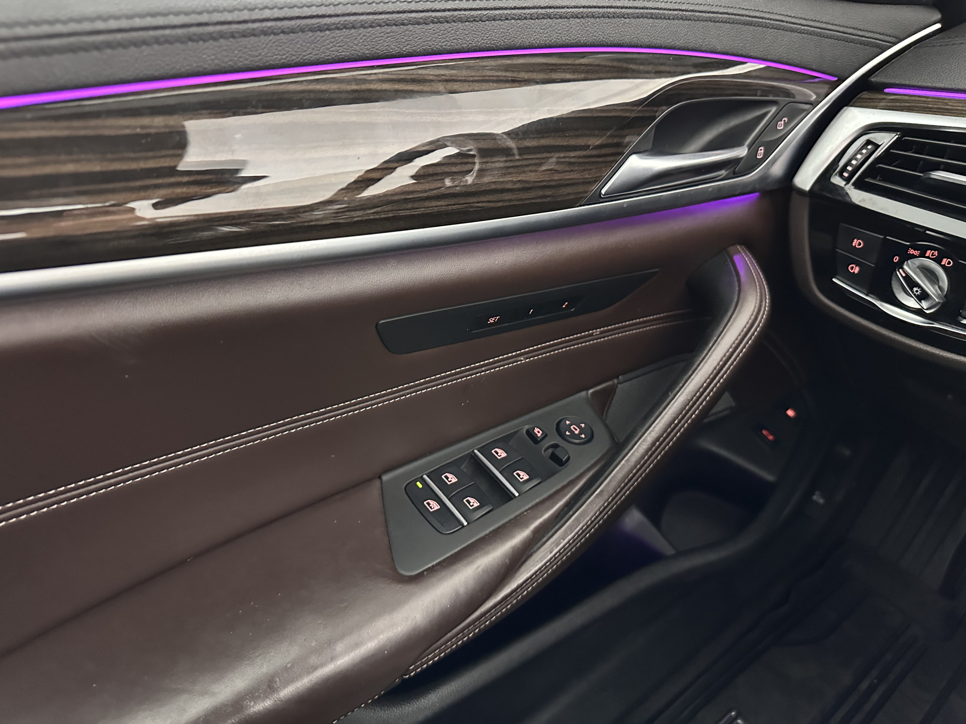 BMW 5-serie 530e iPerformance High Executive (Plug-in) Aut.*PANO | LEATHER | FULL-LED | TOPVIEW | KEYLESS | HARMAN/KARDON | BLINDSPOT | MEMORY-PACK | HEATED-COMFORTSEATS | DIGI-COCKPIT | AMBIENTLIGHT | NAVI-FULLMAP | 20''ALU*