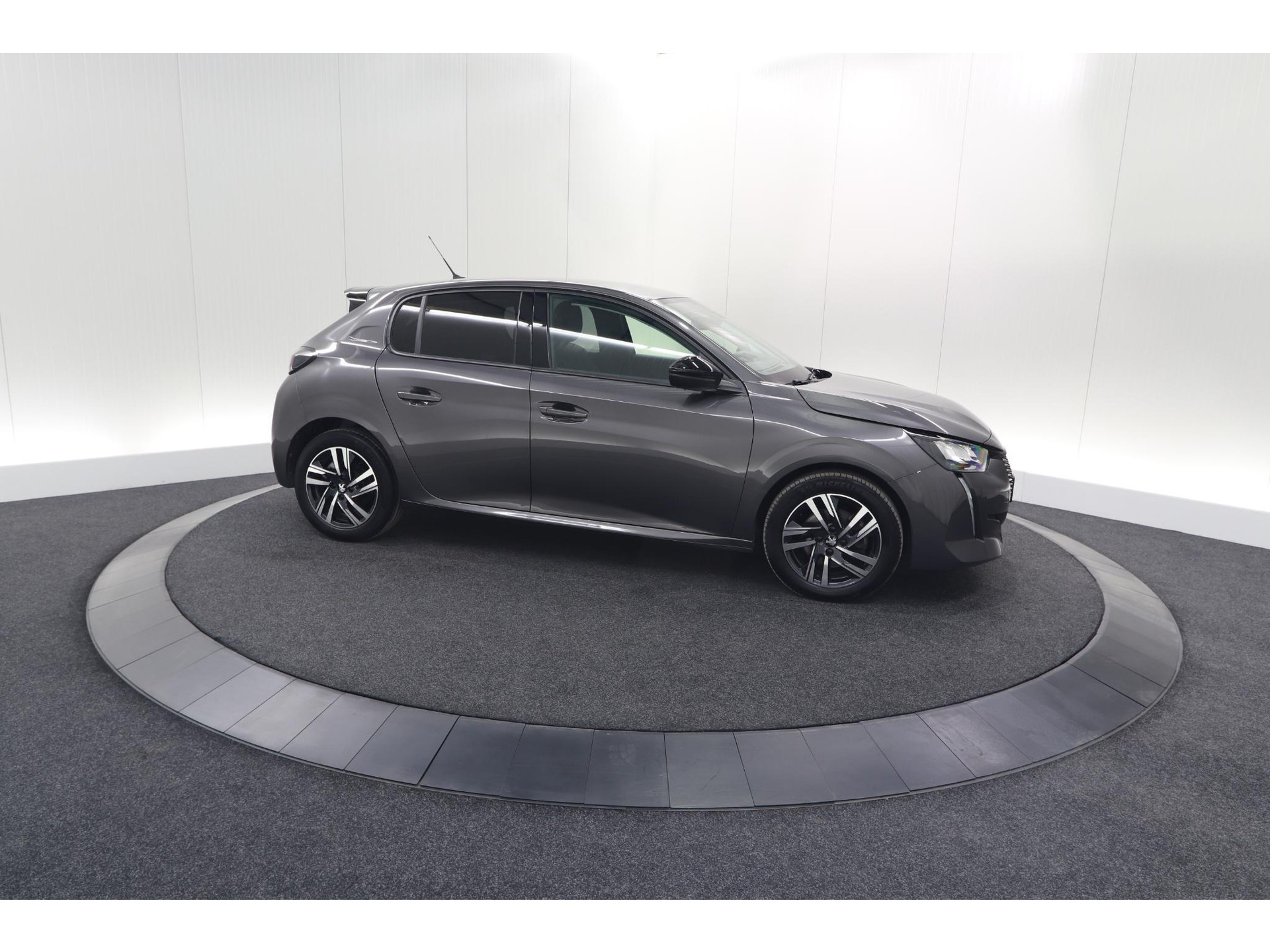 Peugeot 208 PureTech 100 EAT8 Allure Pack | Camera | Apple Carplay | Parkeersensoren | Stoelverwarming