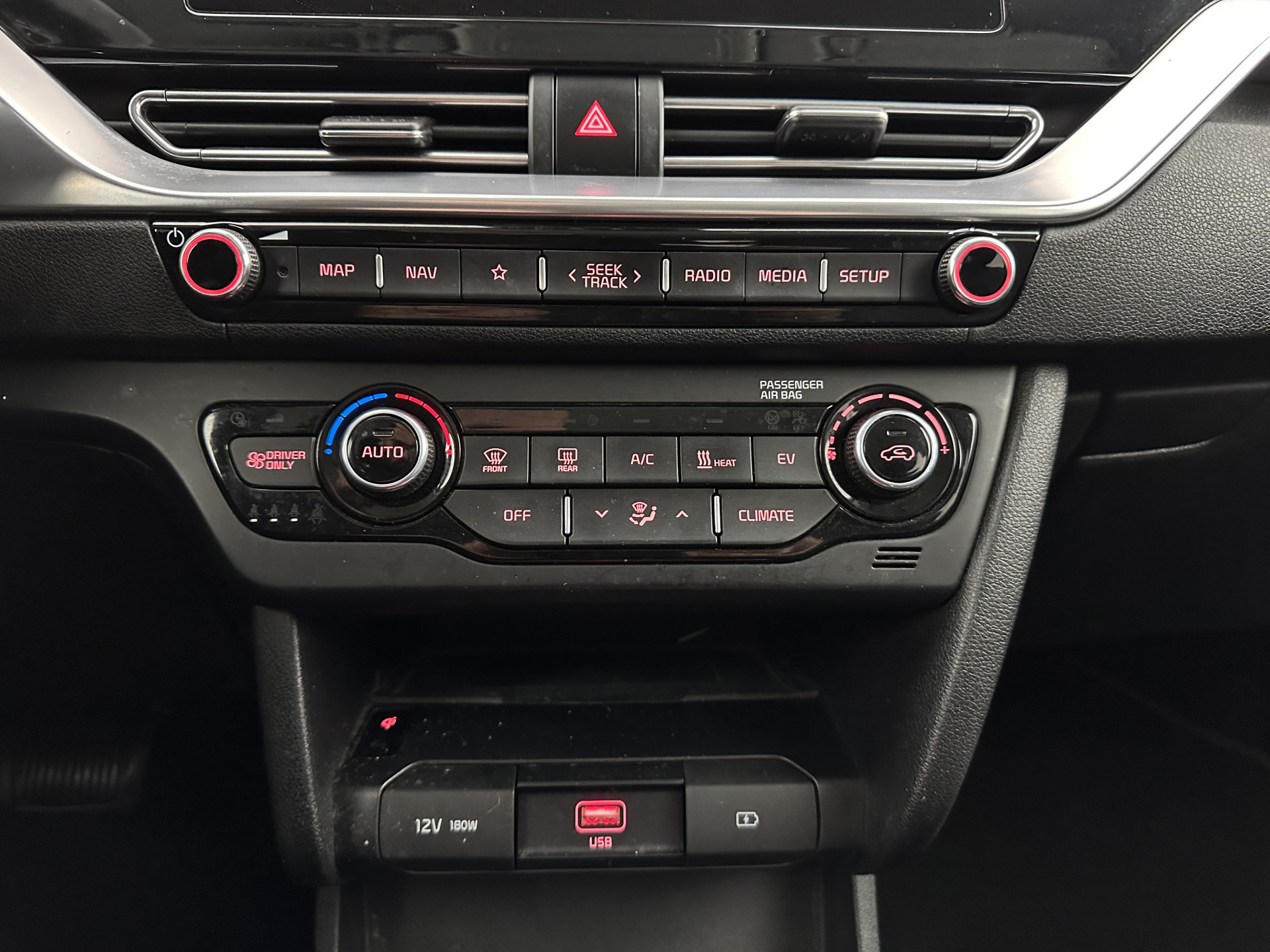 Kia e-Niro ExecutiveLine 64 kWh [ 3-Fase ] {SOH-100%} (INCL-BTW) Aut.*HEATPUMP | LEATHER | FULL-LED | NAVI-FULLMAP | ADAPTIVE-CRUISE | CAMERA | MEMORY-PACK | LANE-ASSIST | HEATED-COMFORTSEATS | SHIFTPADDLES | KEYLESS | DIGI-COCKPIT | PRIVACYGLAS